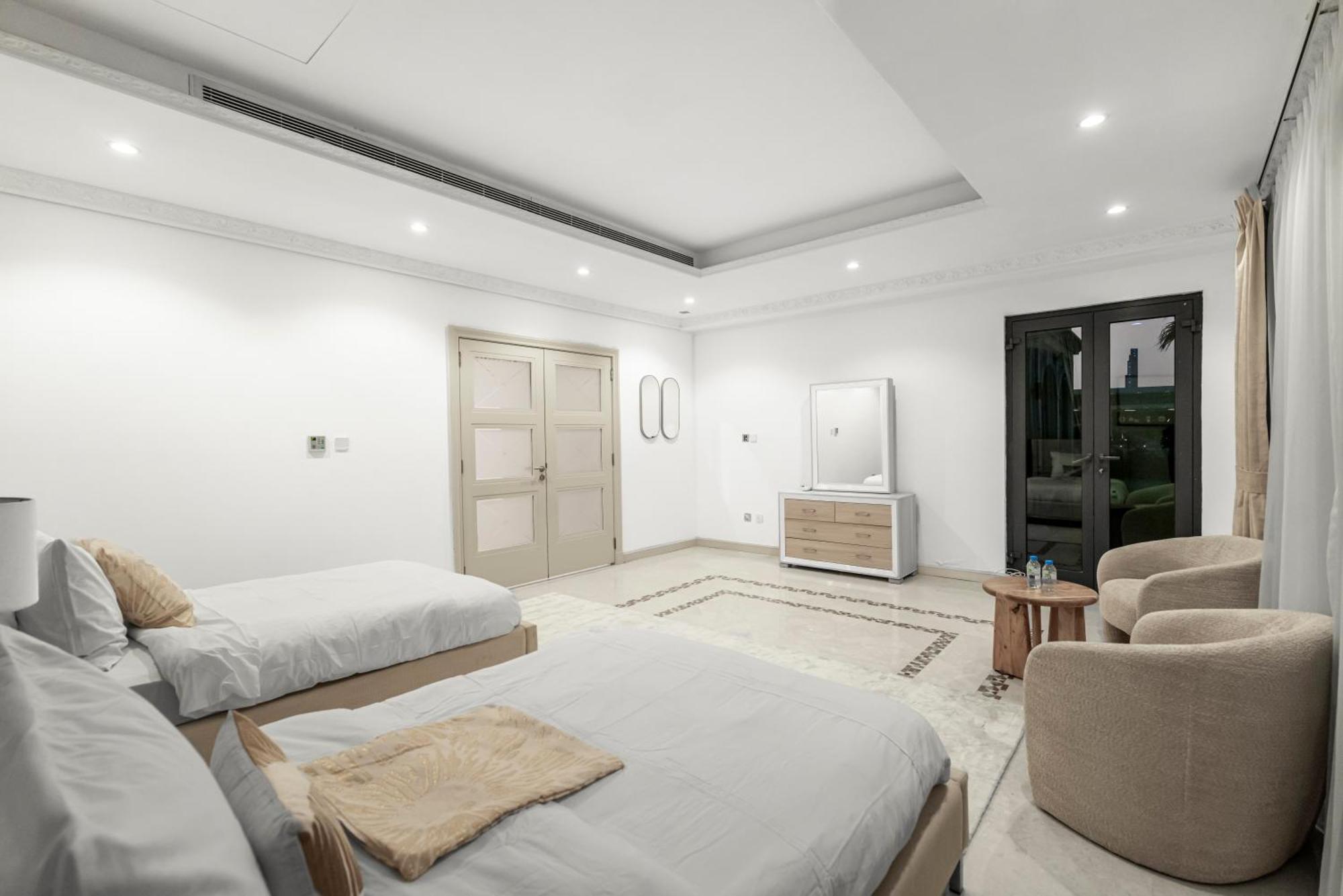 Villa Escape 24 Luxury 5br With Private Pool And Access In Palm Jumeirah Frond F