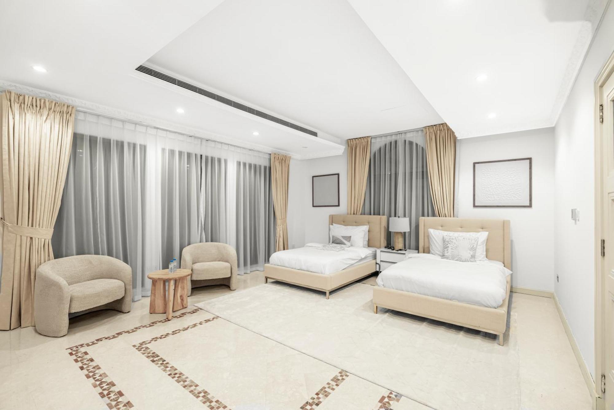 Escape 24 Luxury 5br With Private Pool And Access In Palm Jumeirah Frond F Dubai