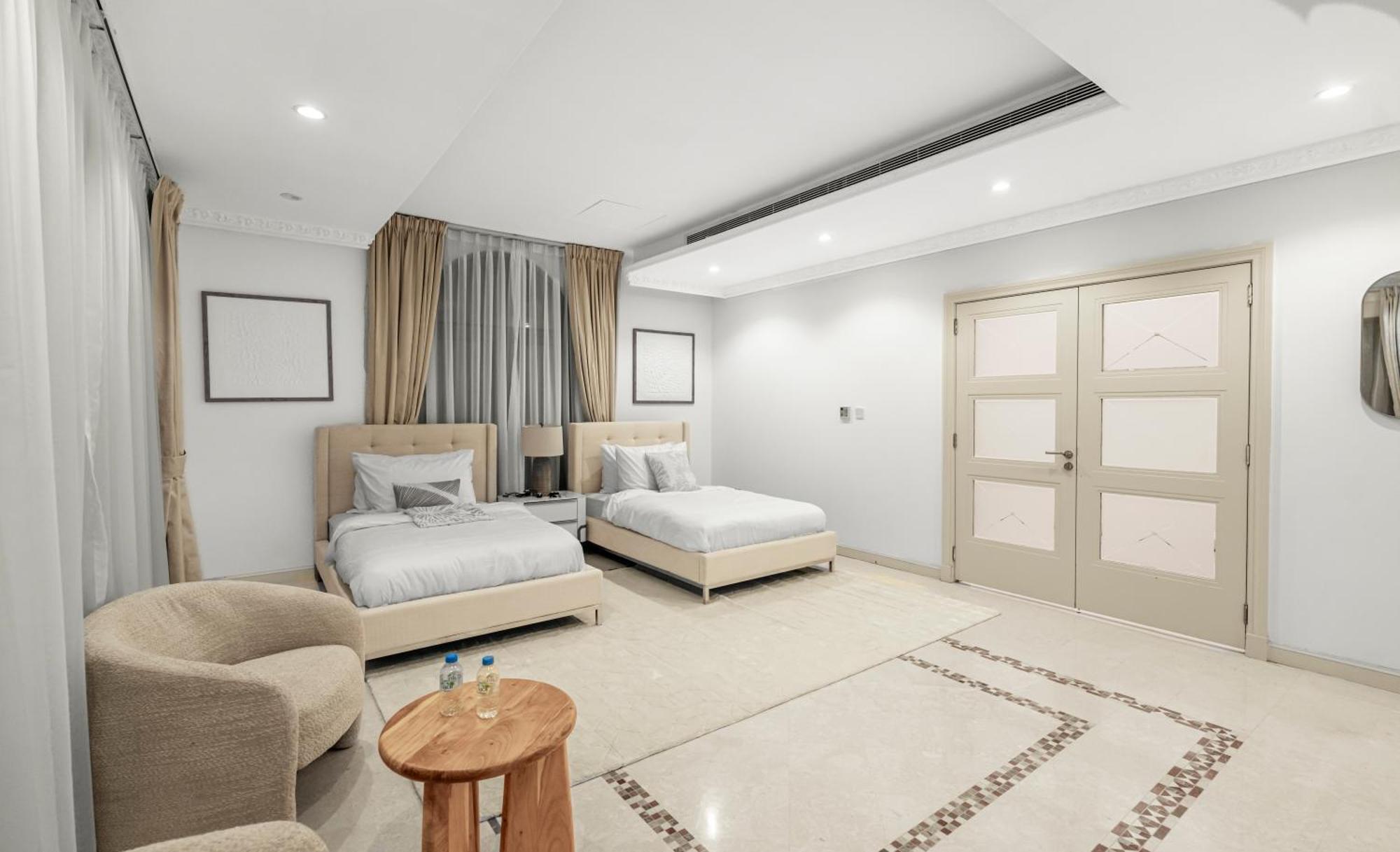 Escape 24 Luxury 5br With Private Pool And Access In Palm Jumeirah Frond F Villa *