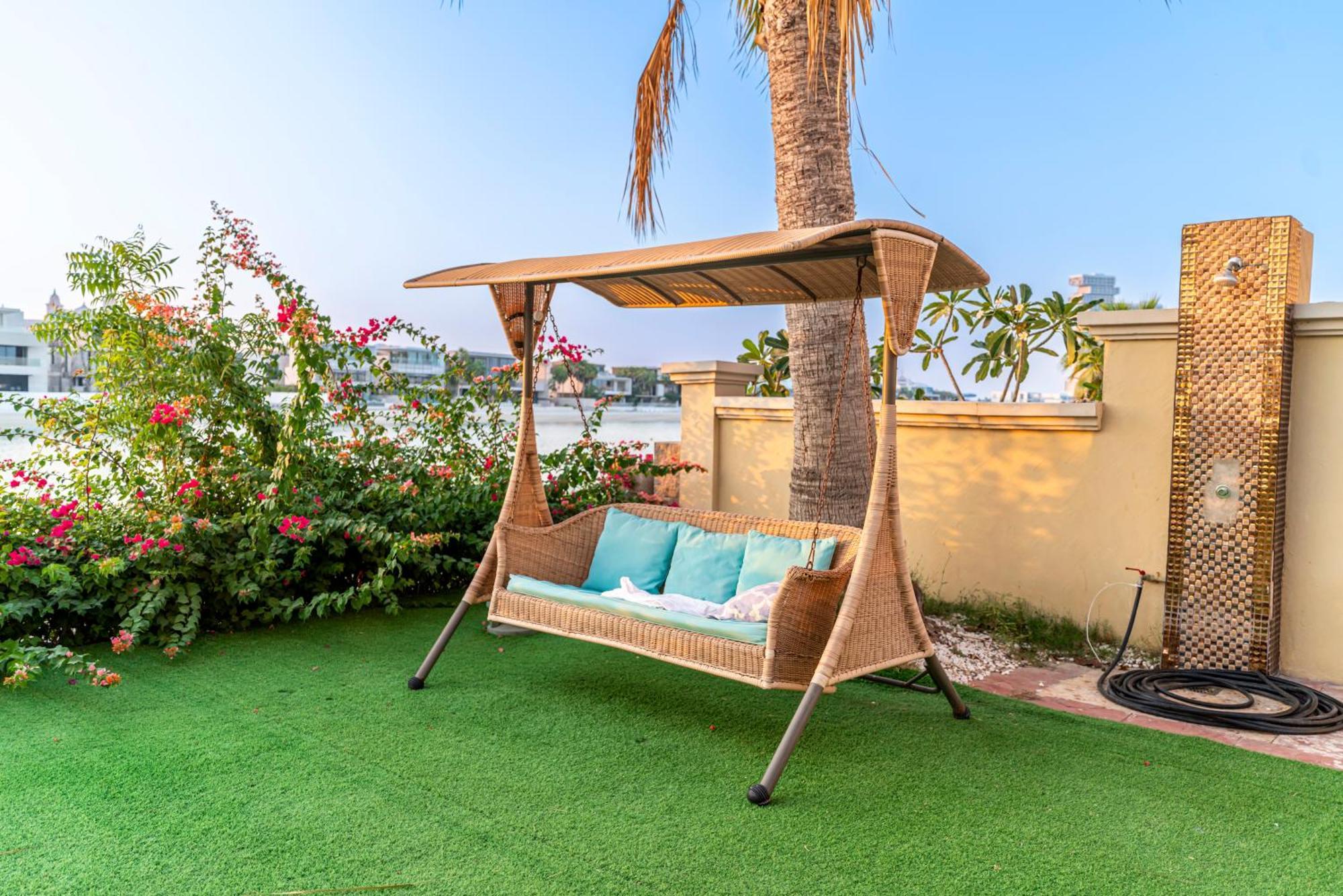 Escape 24 Luxury 5br With Private Pool And Access In Palm Jumeirah Frond F *