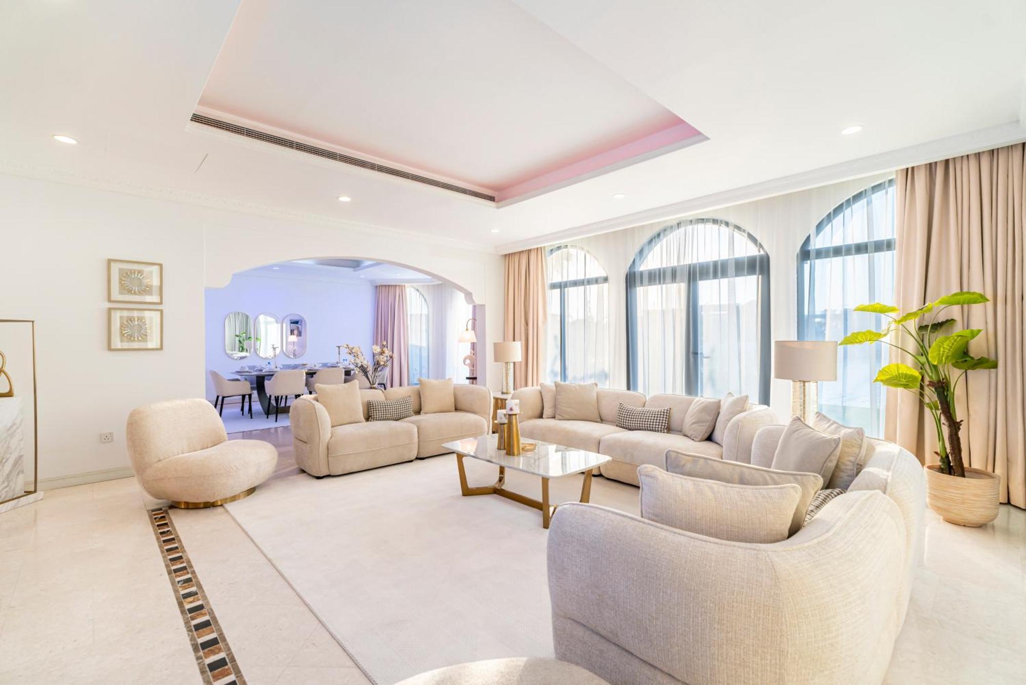 Escape 24 Luxury 5br With Private Pool And Access In Palm Jumeirah Frond F Villa Dubai