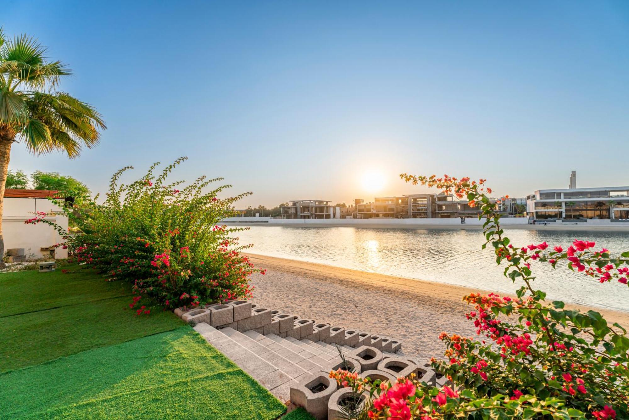 Escape 24 Luxury 5br With Private Pool And Access In Palm Jumeirah Frond F *