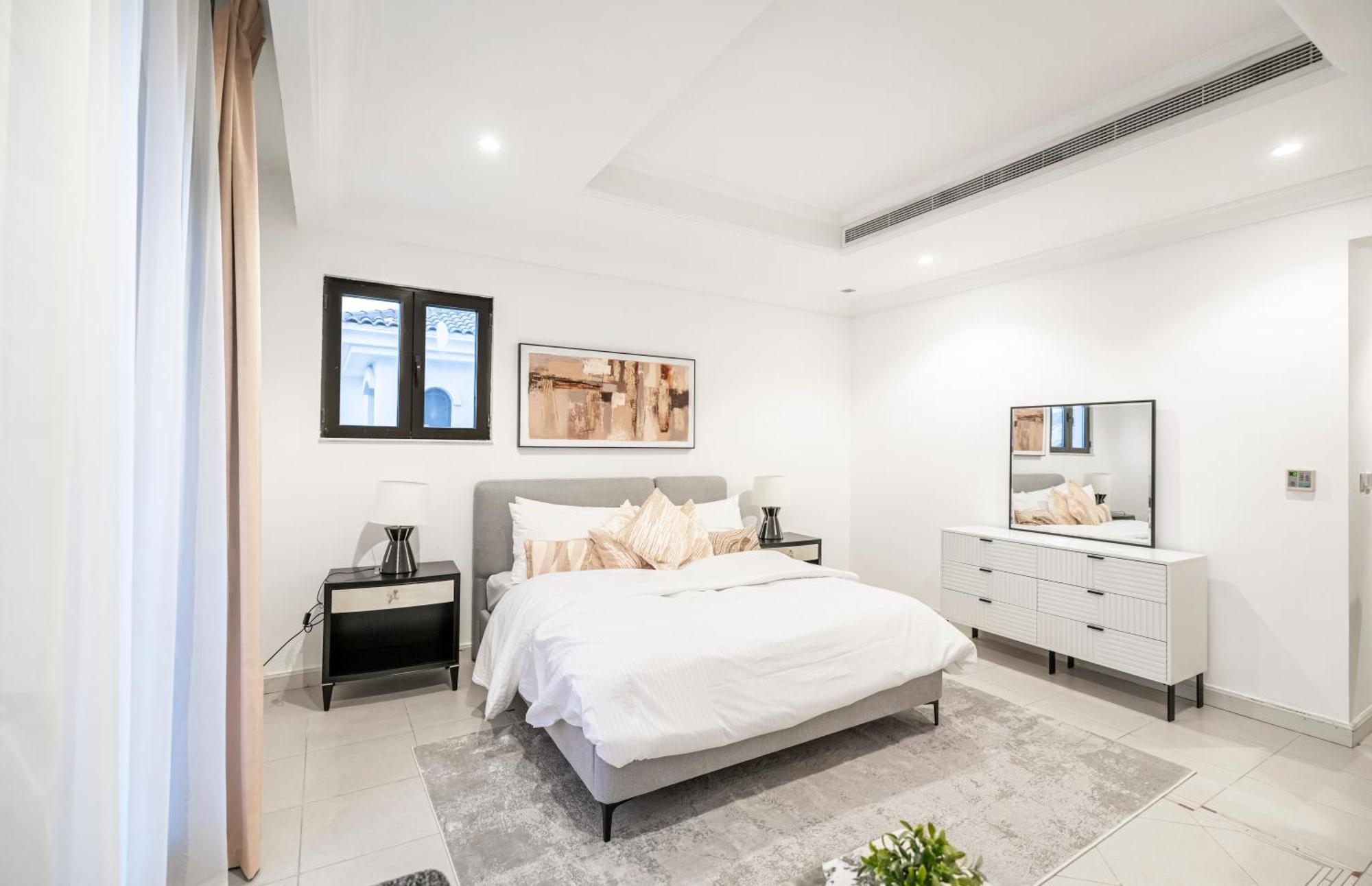 Escape 24 Luxury 5br With Private Pool And Access In Palm Jumeirah Frond F Villa