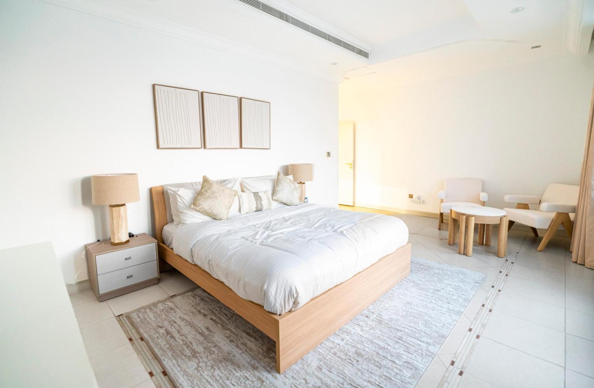 Escape 24 Luxury 5br With Private Pool And Access In Palm Jumeirah Frond F Villa Dubai