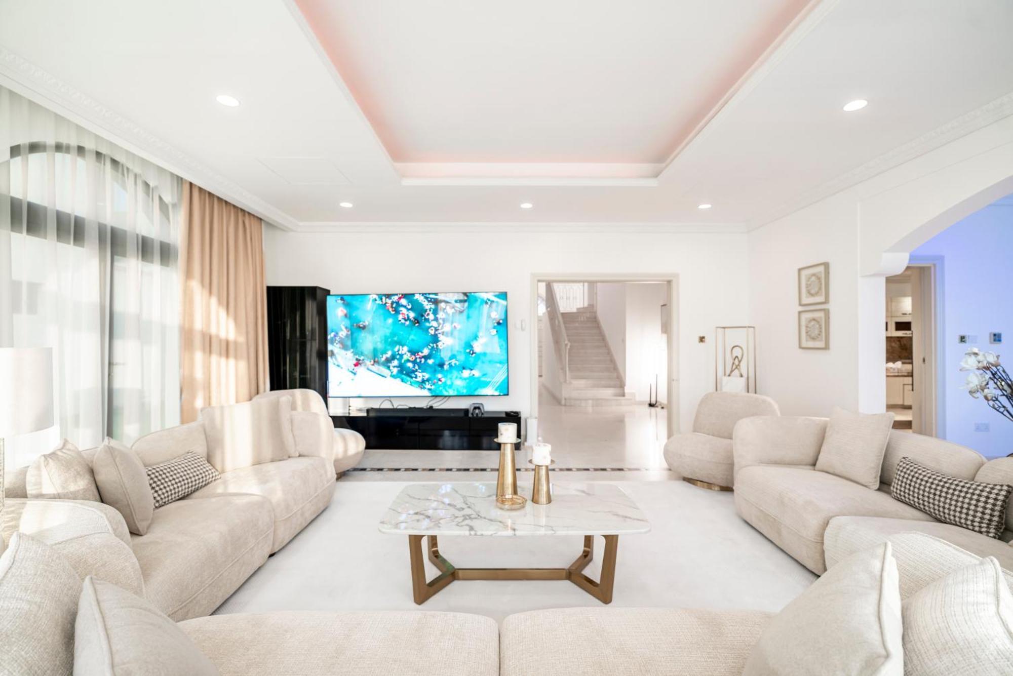Escape 24 Luxury 5br With Private Pool And Access In Palm Jumeirah Frond F Dubai