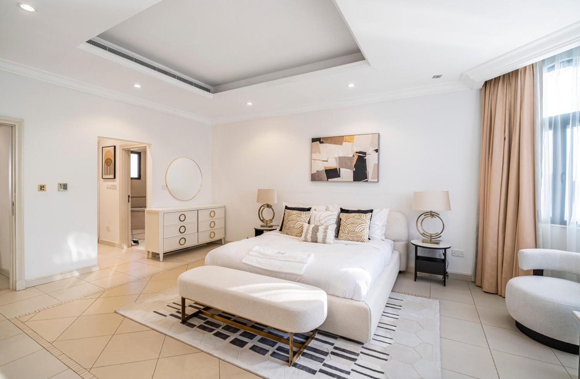 Escape 24 Luxury 5br With Private Pool And Access In Palm Jumeirah Frond F * Dubai