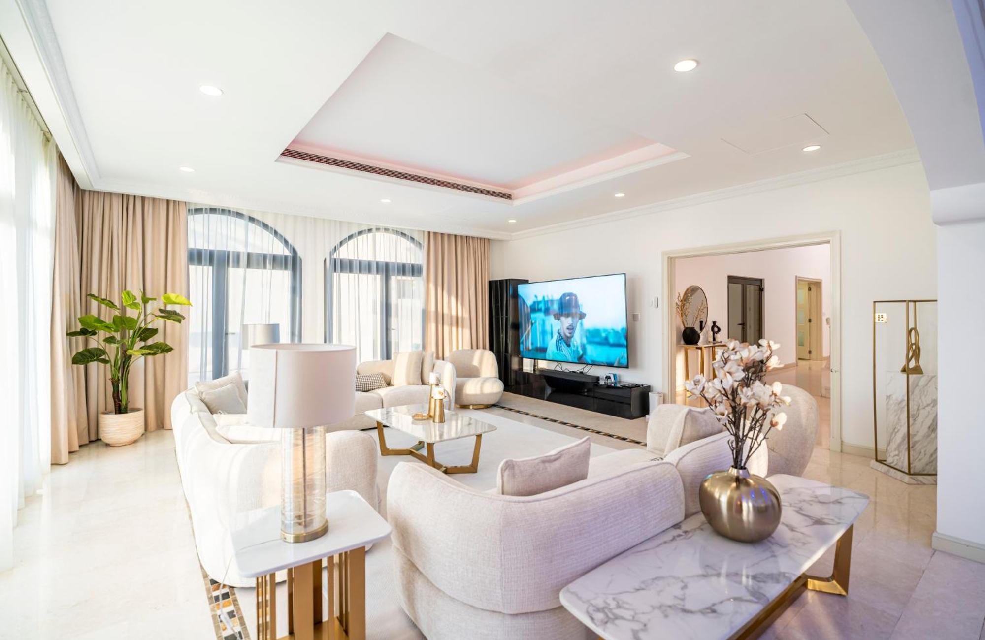 Villa Escape 24 Luxury 5br With Private Pool And Access In Palm Jumeirah Frond F