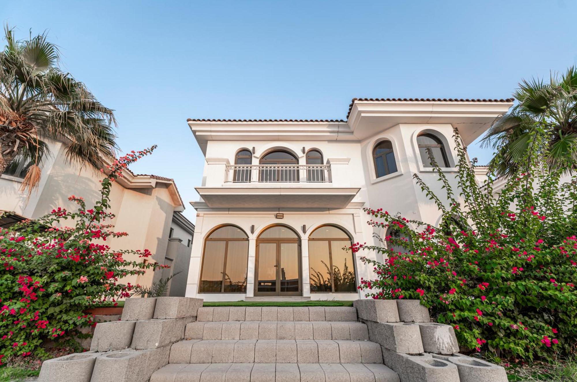 Villa Escape 24 Luxury 5br With Private Pool And Access In Palm Jumeirah Frond F Dubai