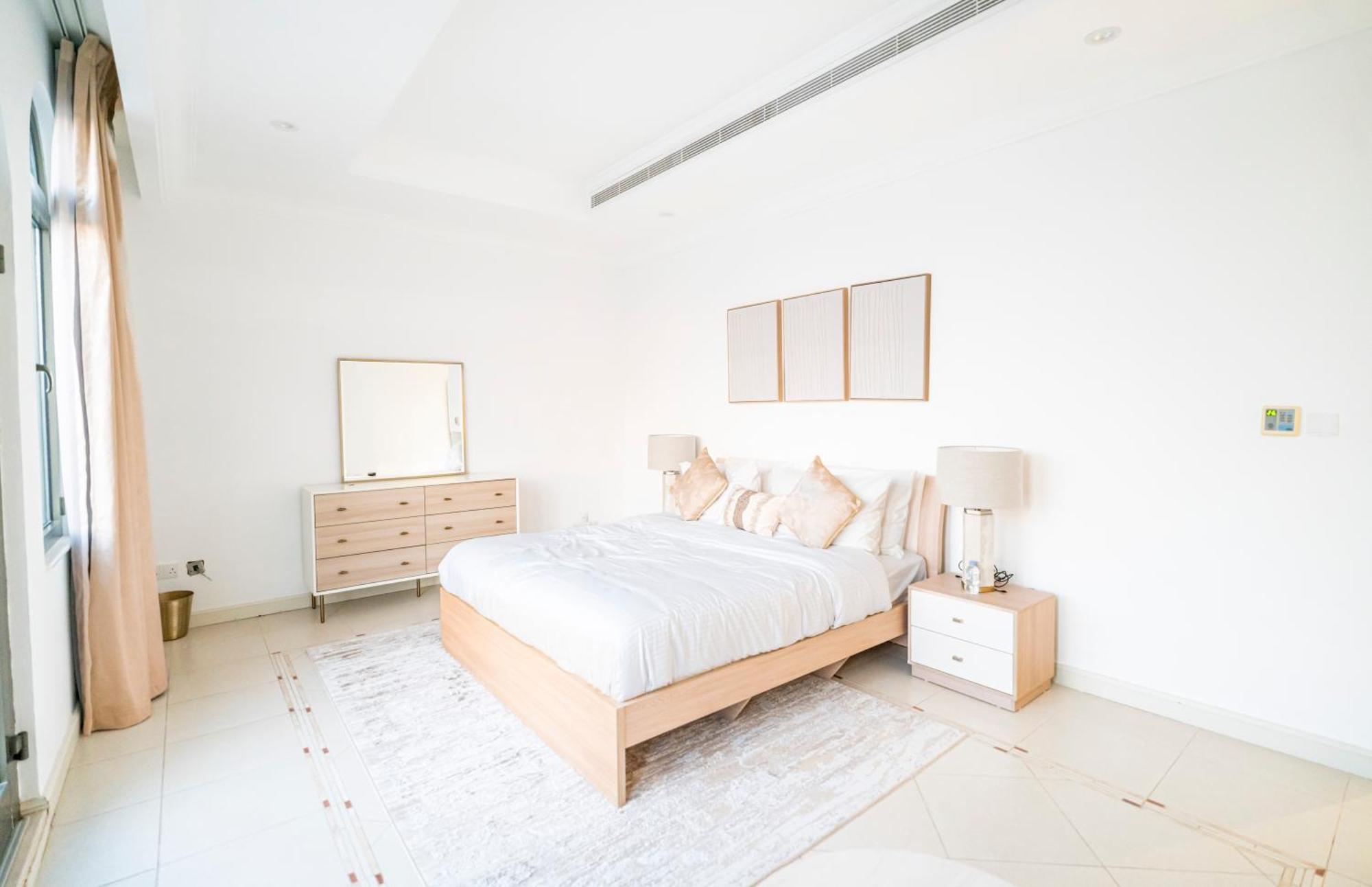Escape 24 Luxury 5br With Private Pool And Access In Palm Jumeirah Frond F Dubai
