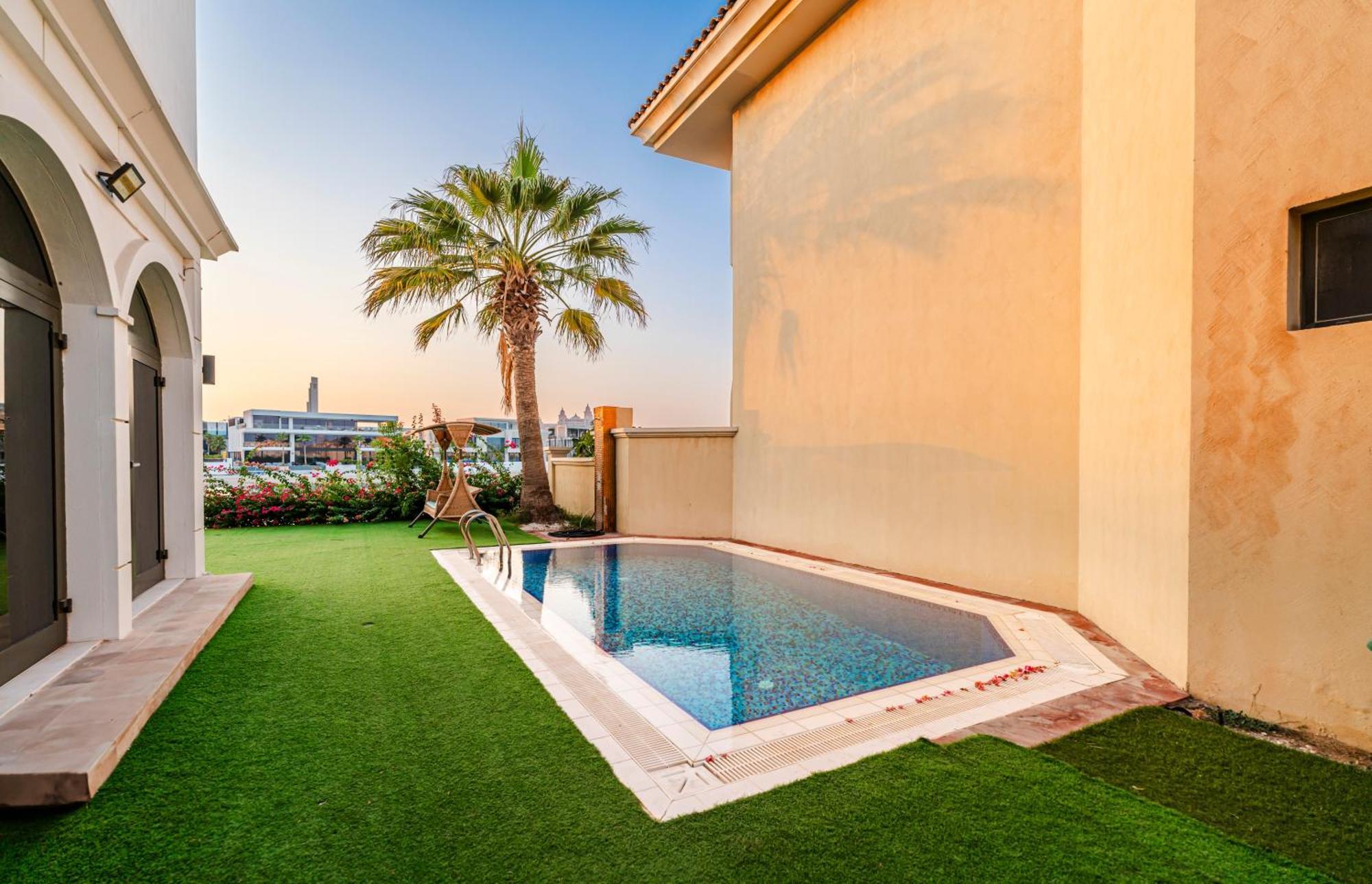 Escape 24 Luxury 5br With Private Pool And Access In Palm Jumeirah Frond F