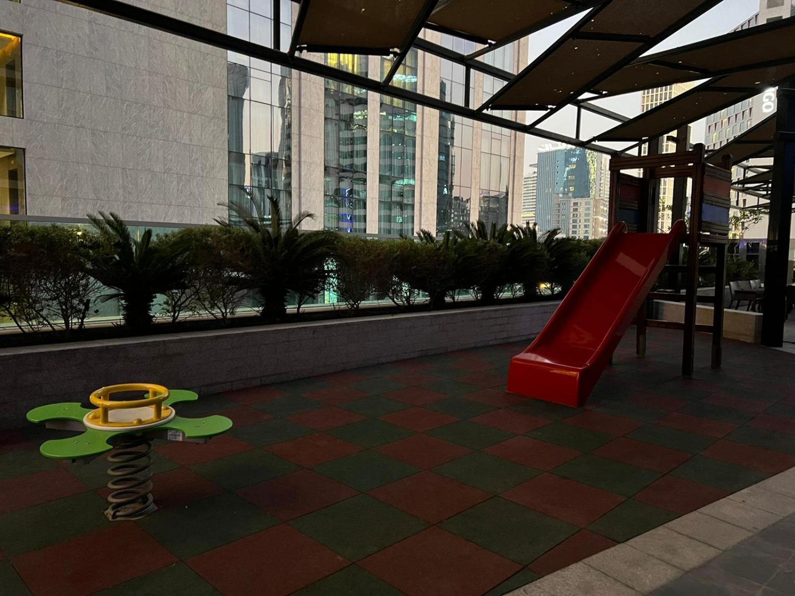 Apartment Downtown 1br - 5 Minutes To Mall - Panoramic Pool Dubai