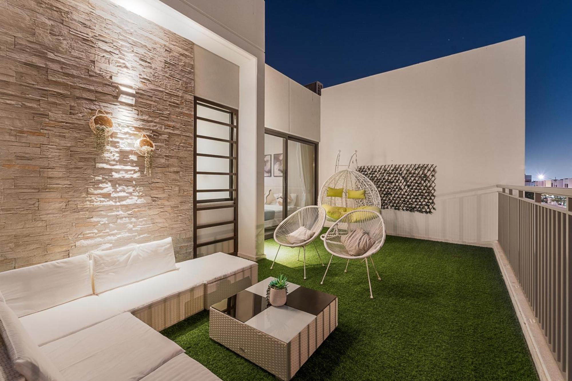 Stunning Private Pool 4 Bedroom House - Damac Hills 2 Land