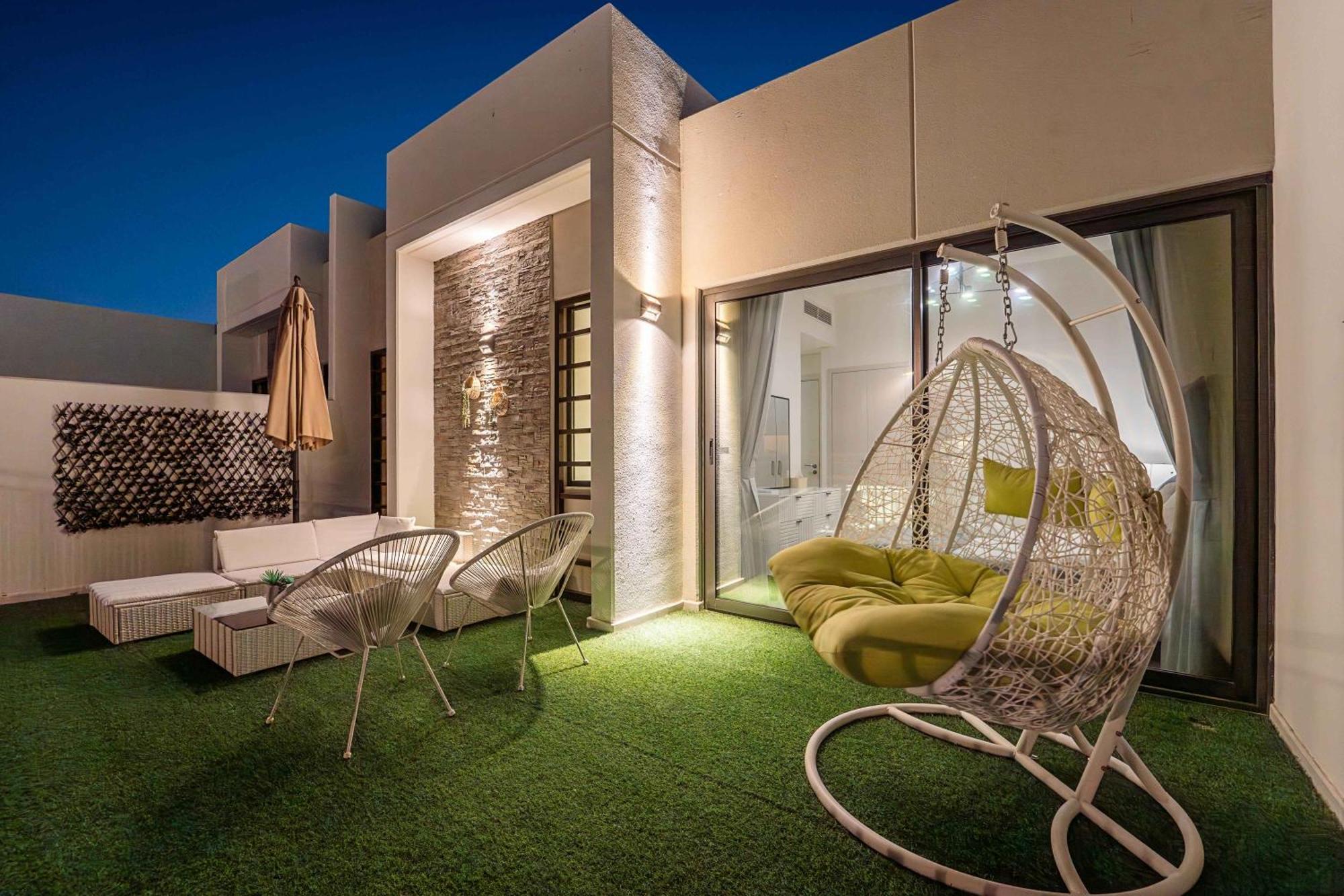 Stunning Private Pool 4 Bedroom House - Damac Hills 2 Land Dubai