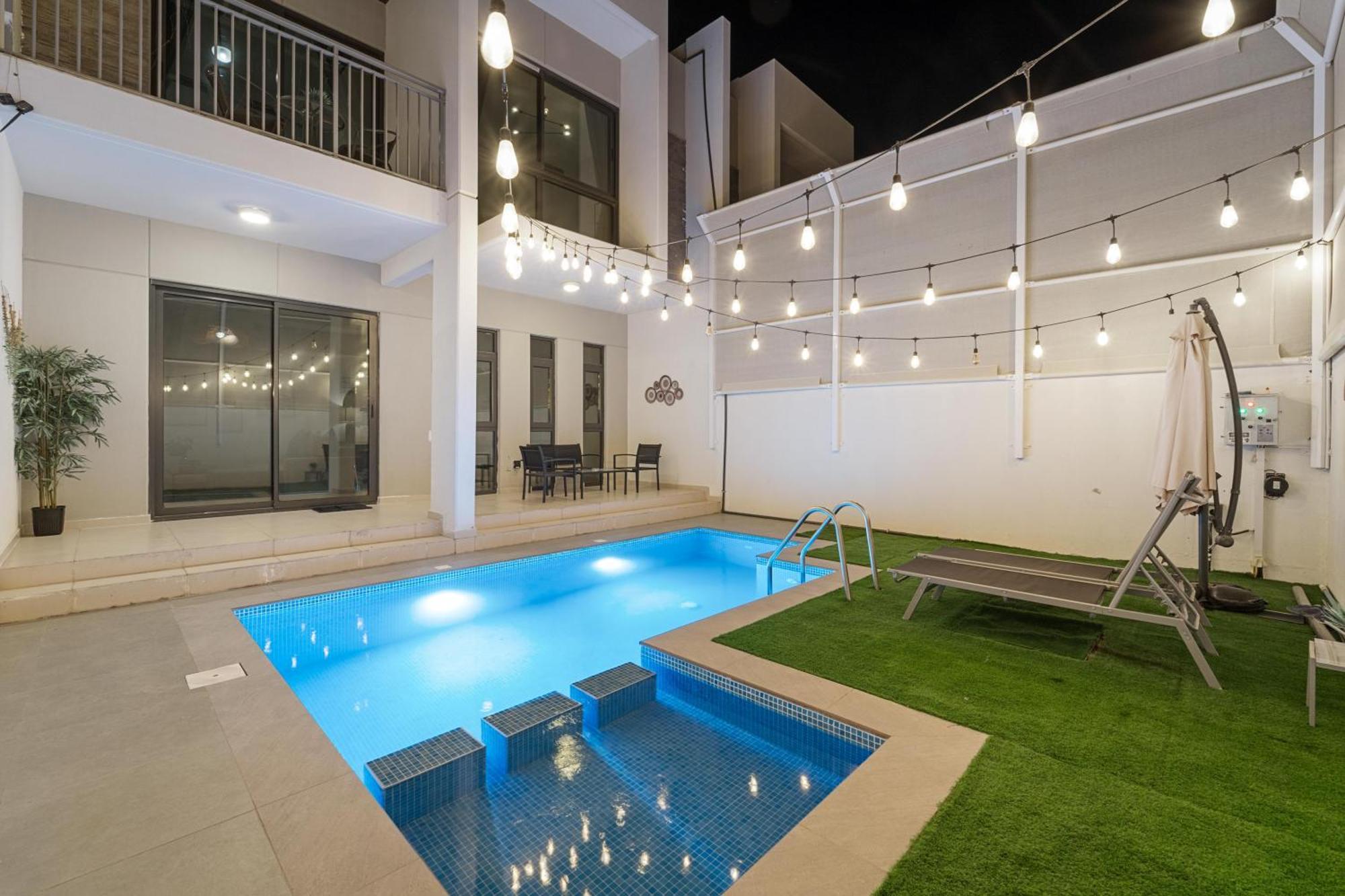 Stunning Private Pool 4 Bedroom House - Damac Hills 2 Land Villa Dubai