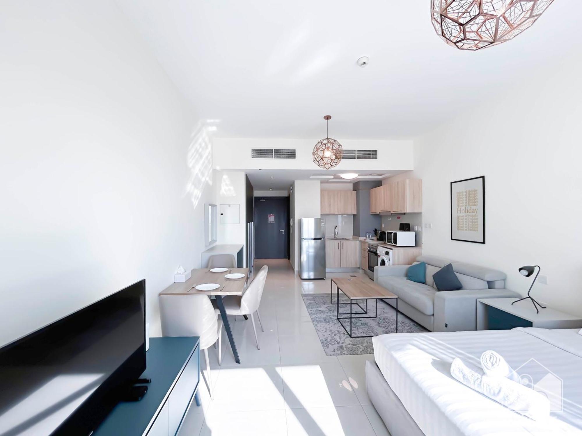 Amazing With Balcony & View Apartment *