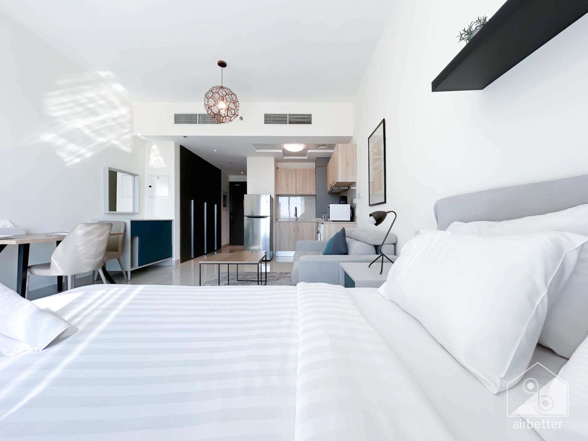 Amazing With Balcony & View Apartment Dubai