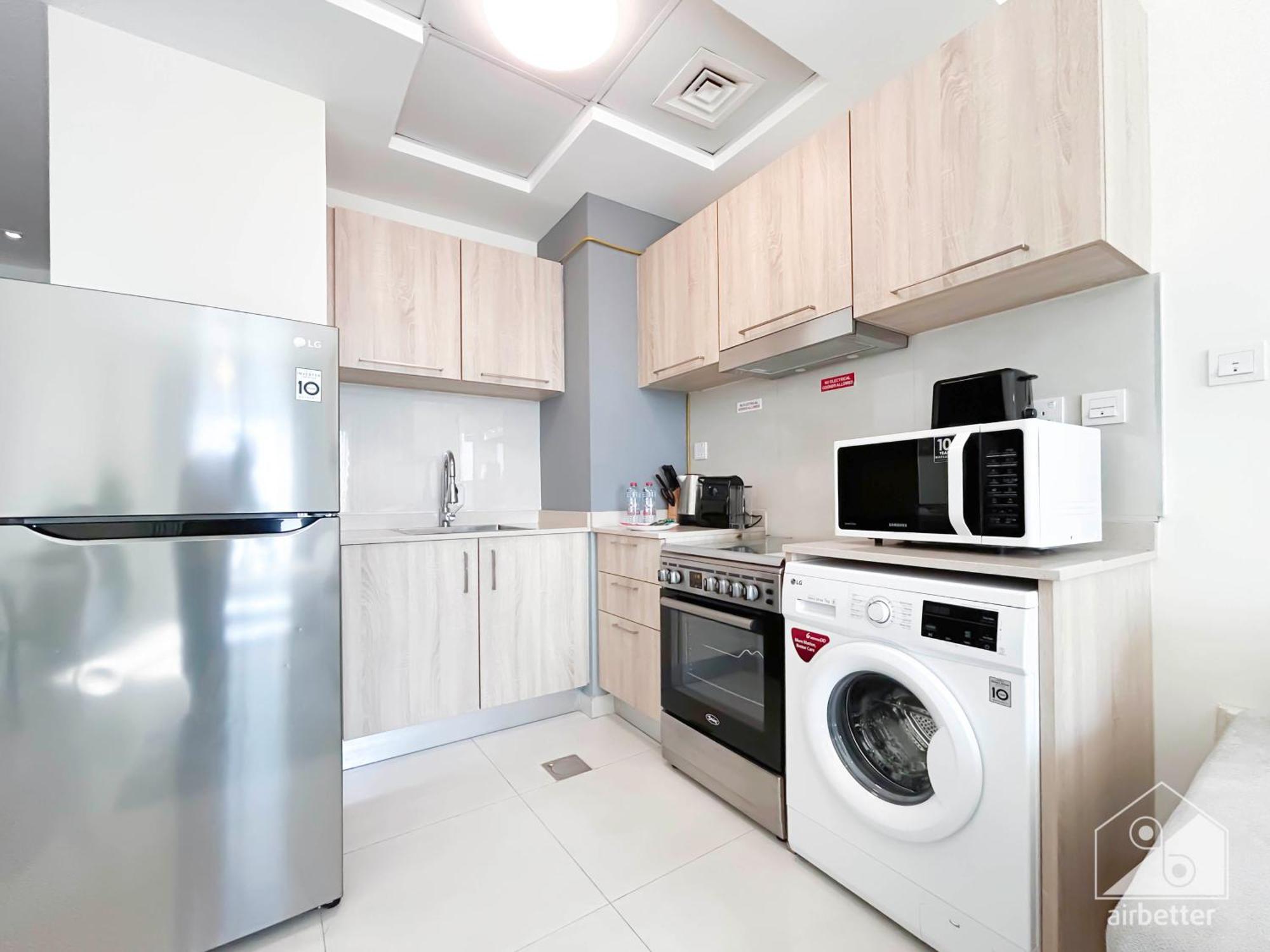 Amazing With Balcony & View Apartment Dubai