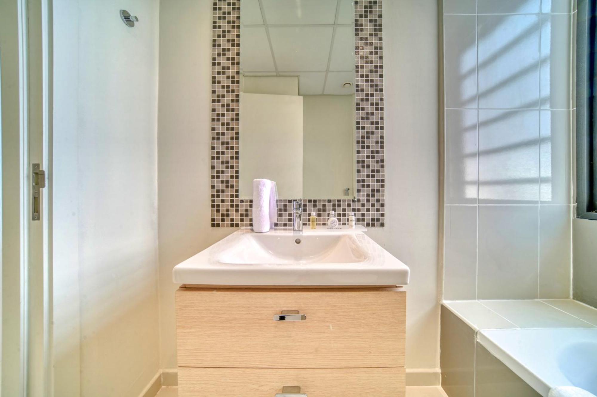 Stunning Private Pool 4 Bedroom House - Damac Hills 2 Land