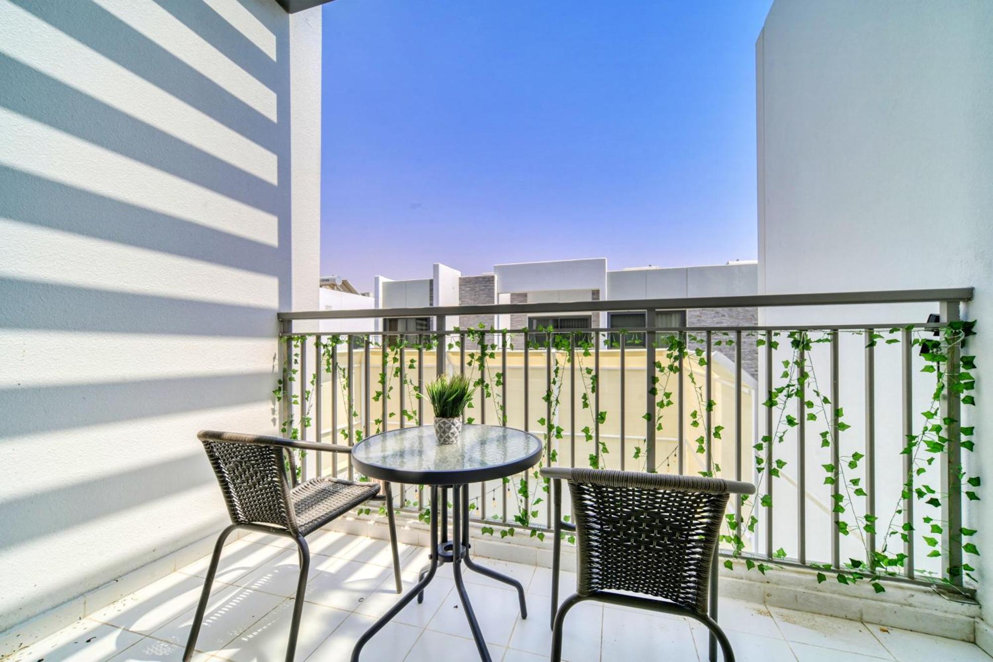 Stunning Private Pool 4 Bedroom House - Damac Hills 2 Land Villa Dubai
