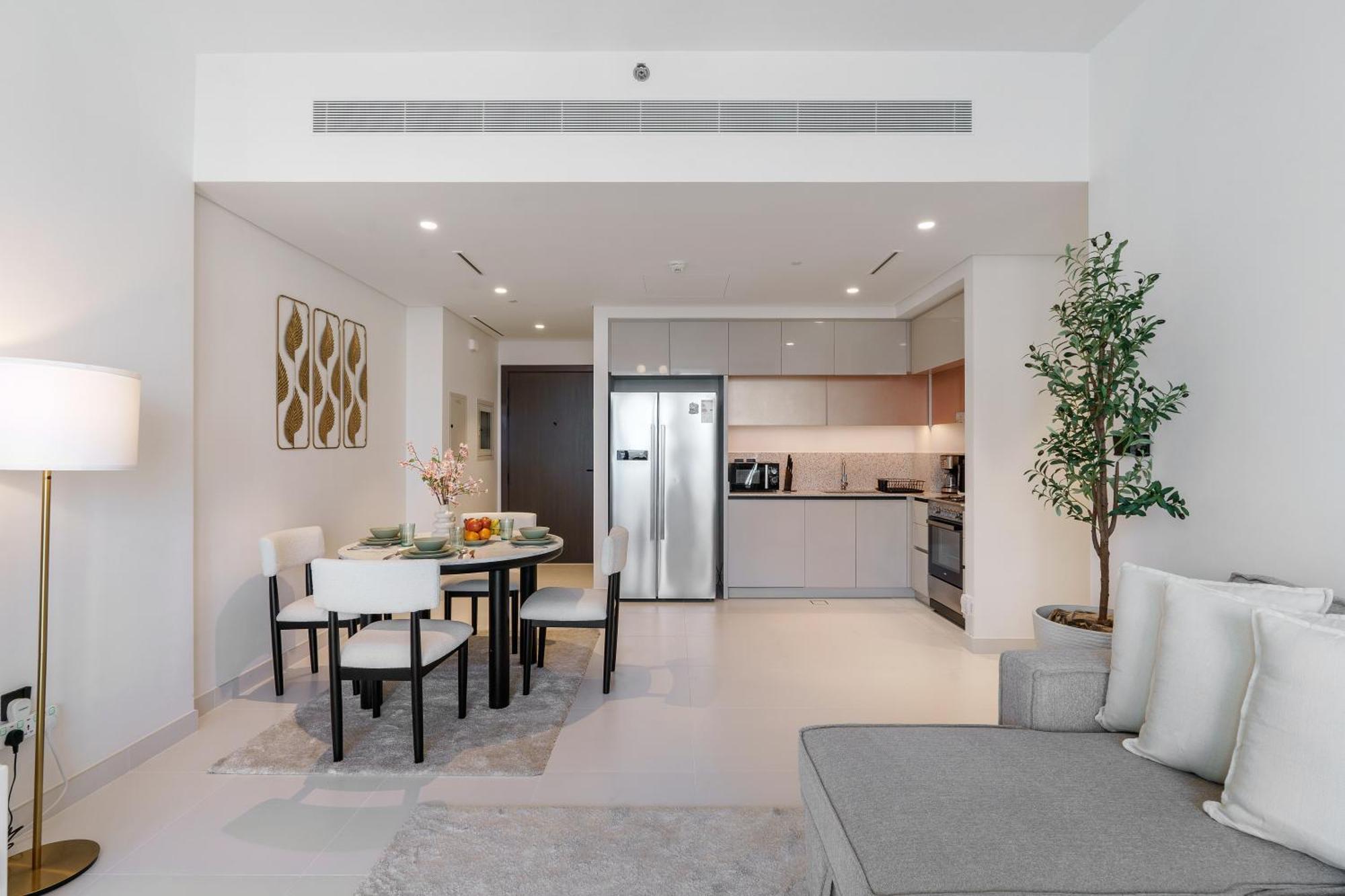 Luxurious 2br In Beachfront With Marina Skyline View Apartment
