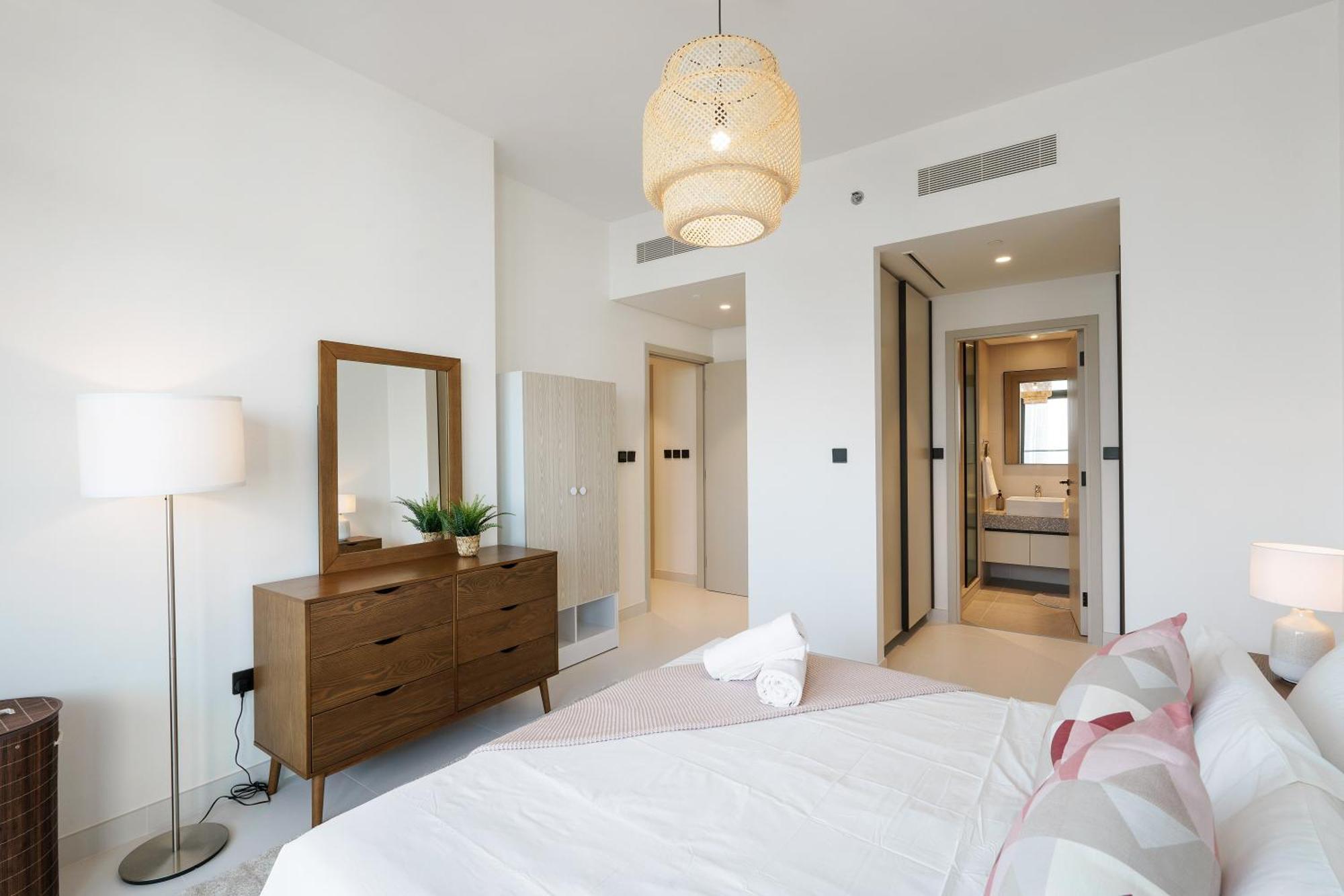 Luxurious 2br In Beachfront With Marina Skyline View *