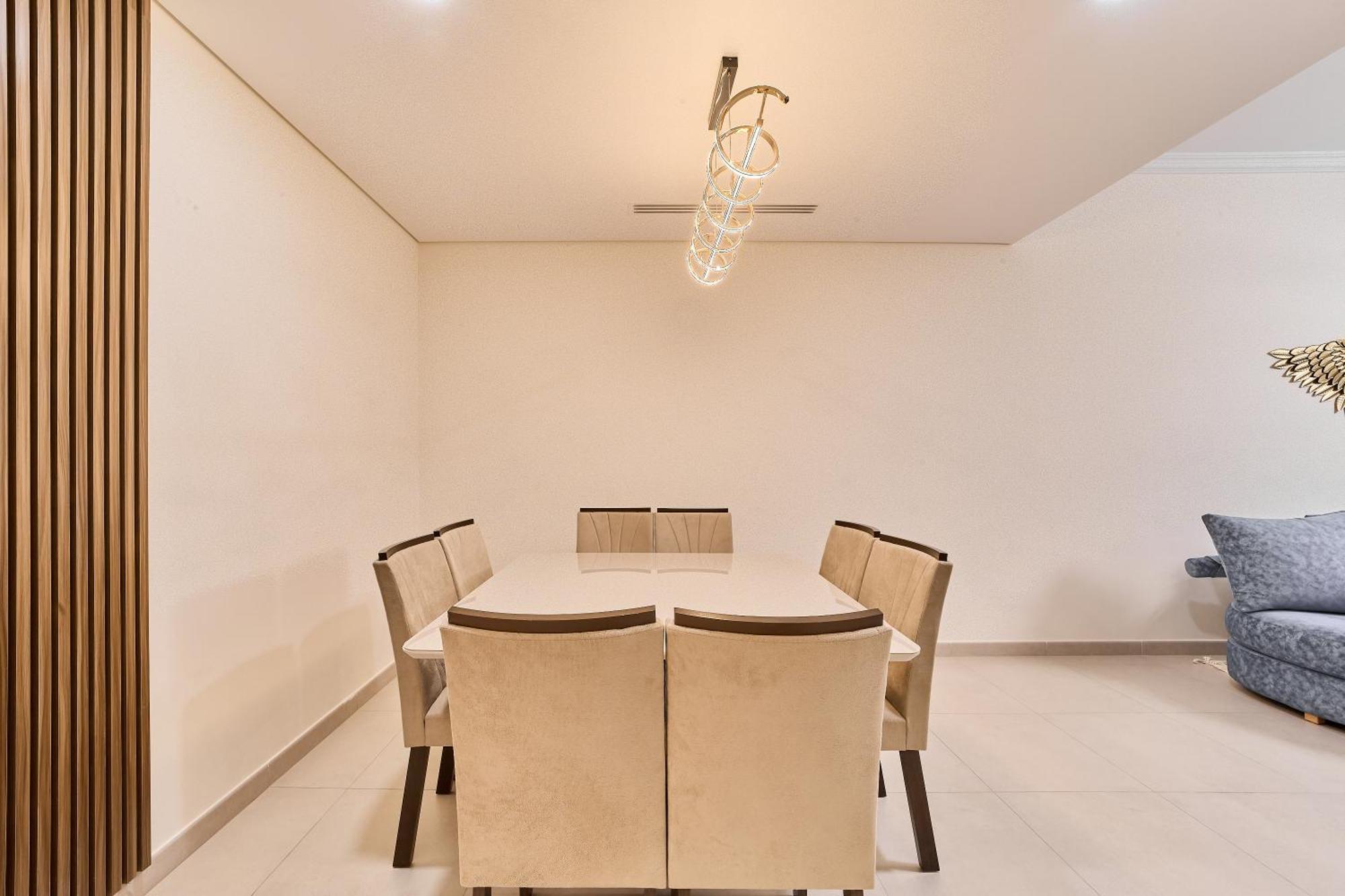 Bright And Cozy 2br In Mirdif *