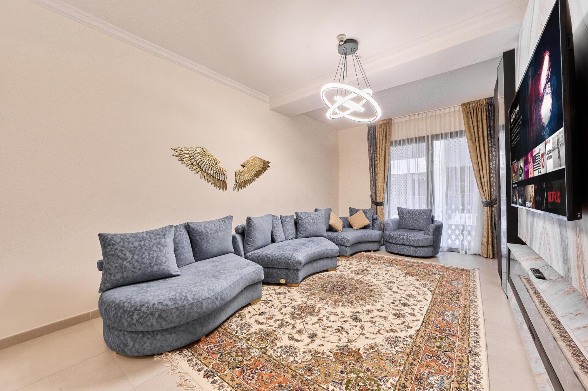 Bright And Cozy 2br In Mirdif Apartment *
