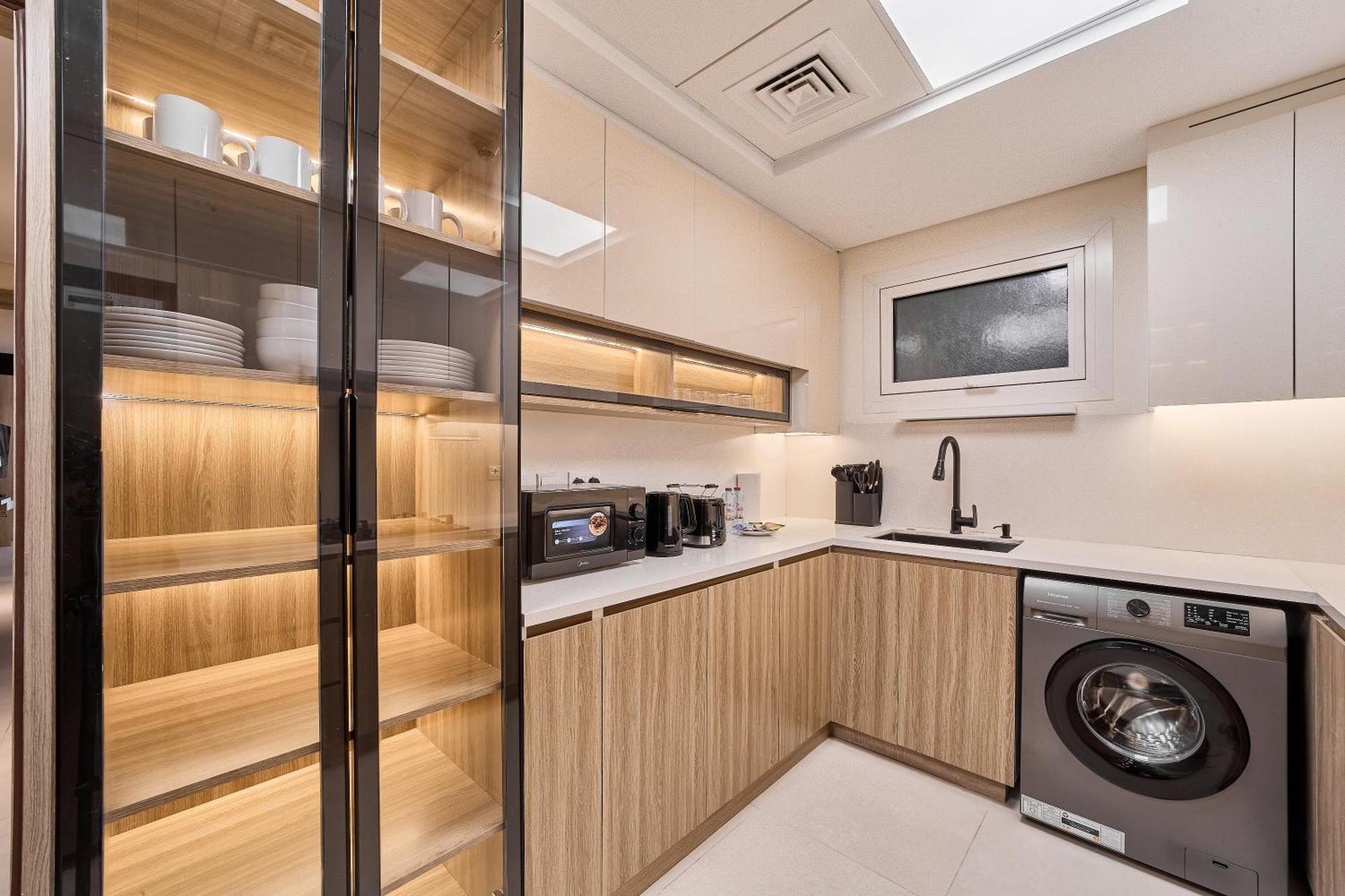 Apartment Bright And Cozy 2br In Mirdif *
