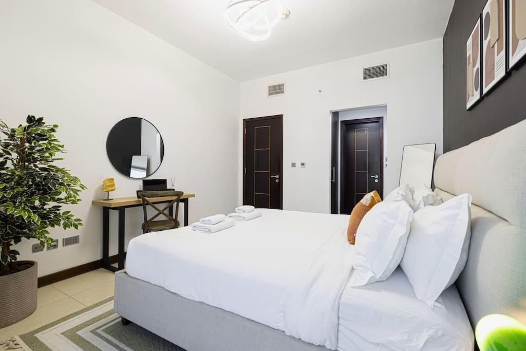 2br On 30th Floor In Jlt Near Metro & Walking Distance To Jbr Beach, Marina *