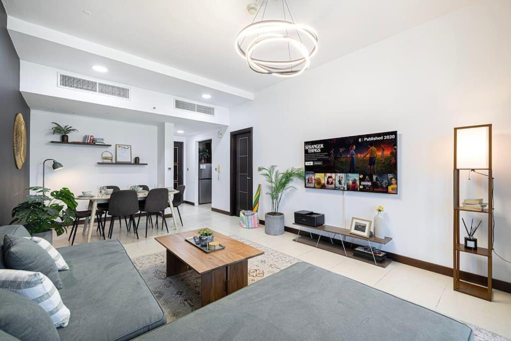 Apartment 2br On 30th Floor In Jlt Near Metro & Walking Distance To Jbr Beach, Marina *
