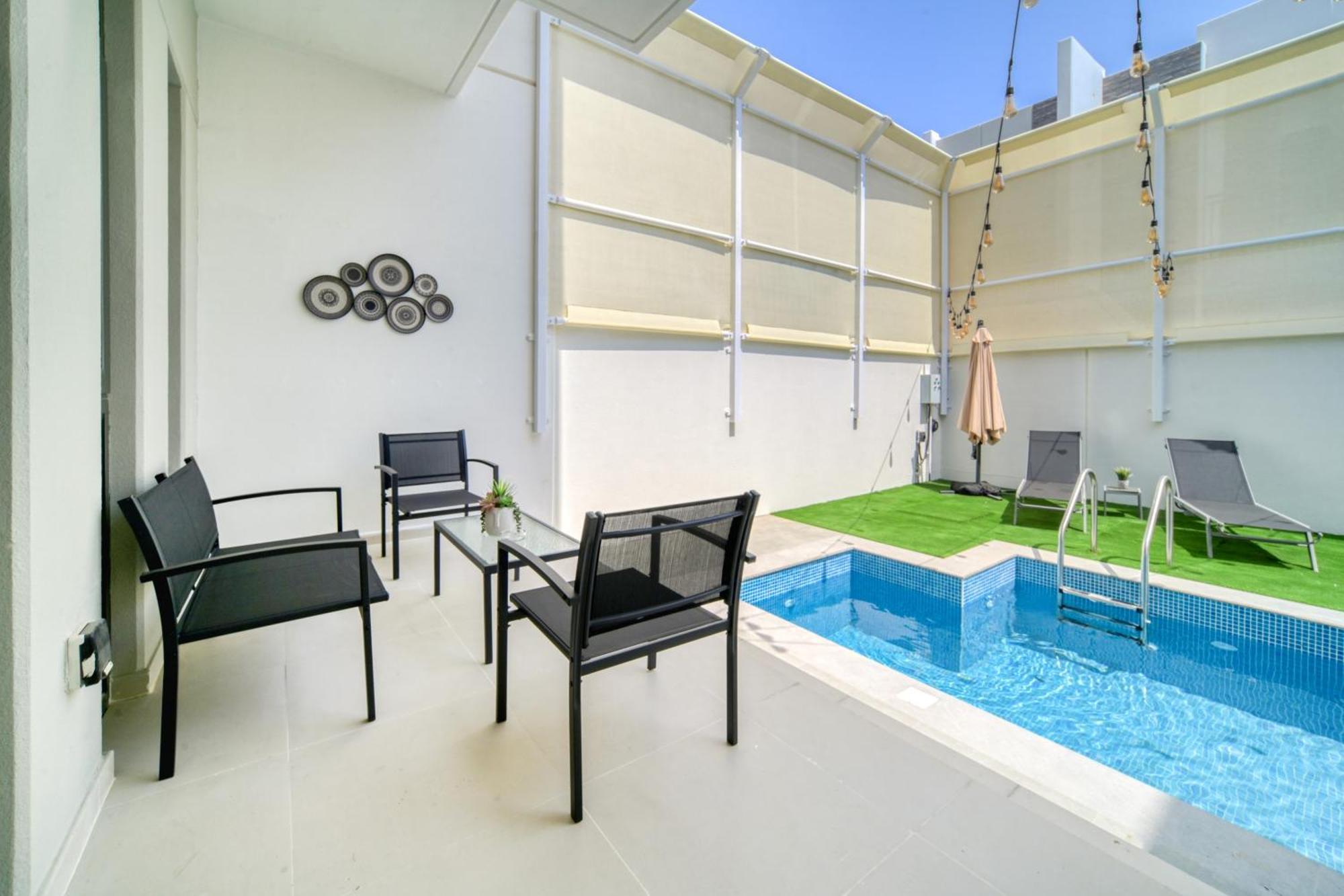 Stunning Private Pool 4 Bedroom House - Damac Hills 2 Land Dubai