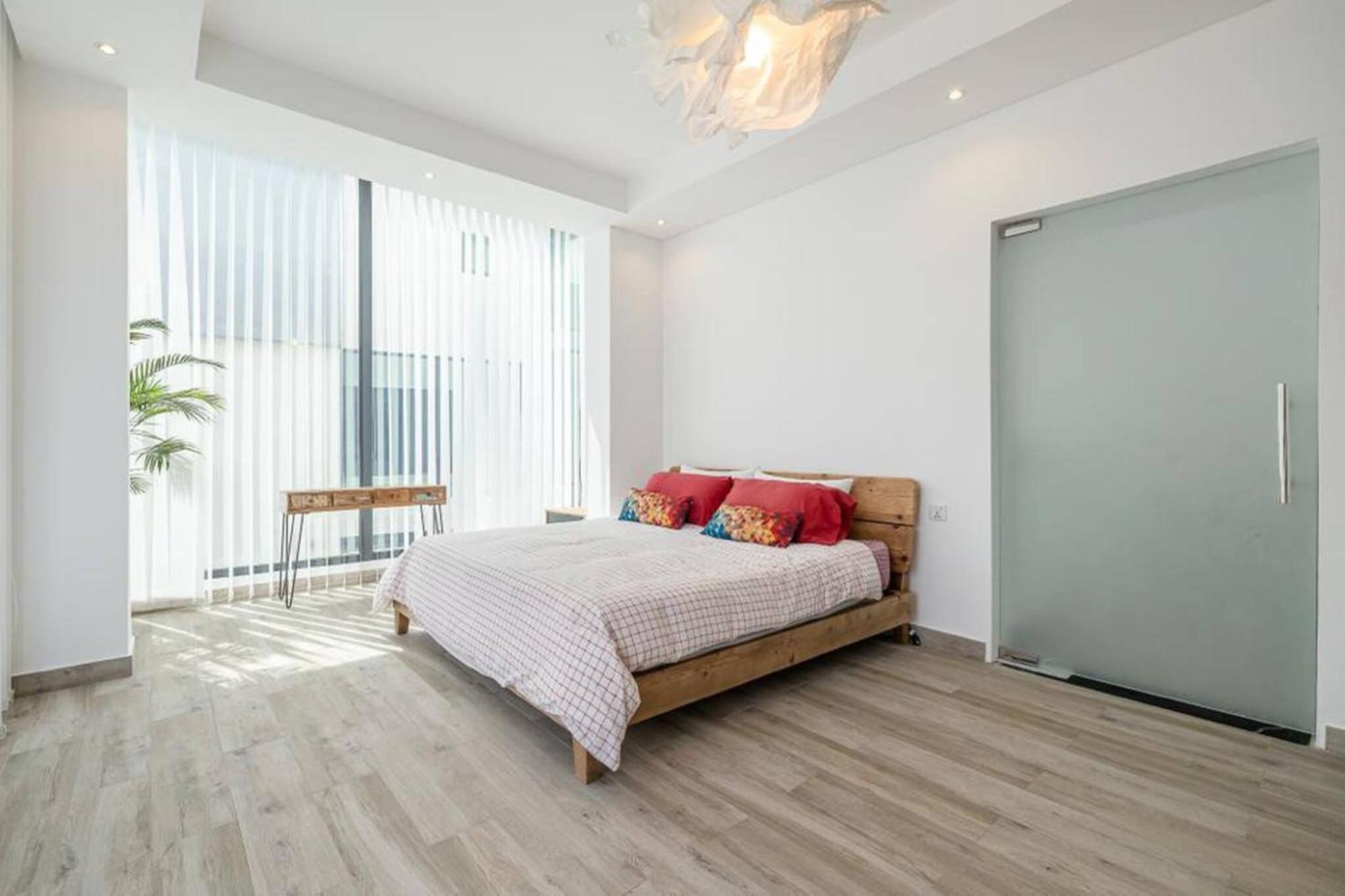 Coastal Themed 4br Townhouse With Pool In Jvc Holiday home