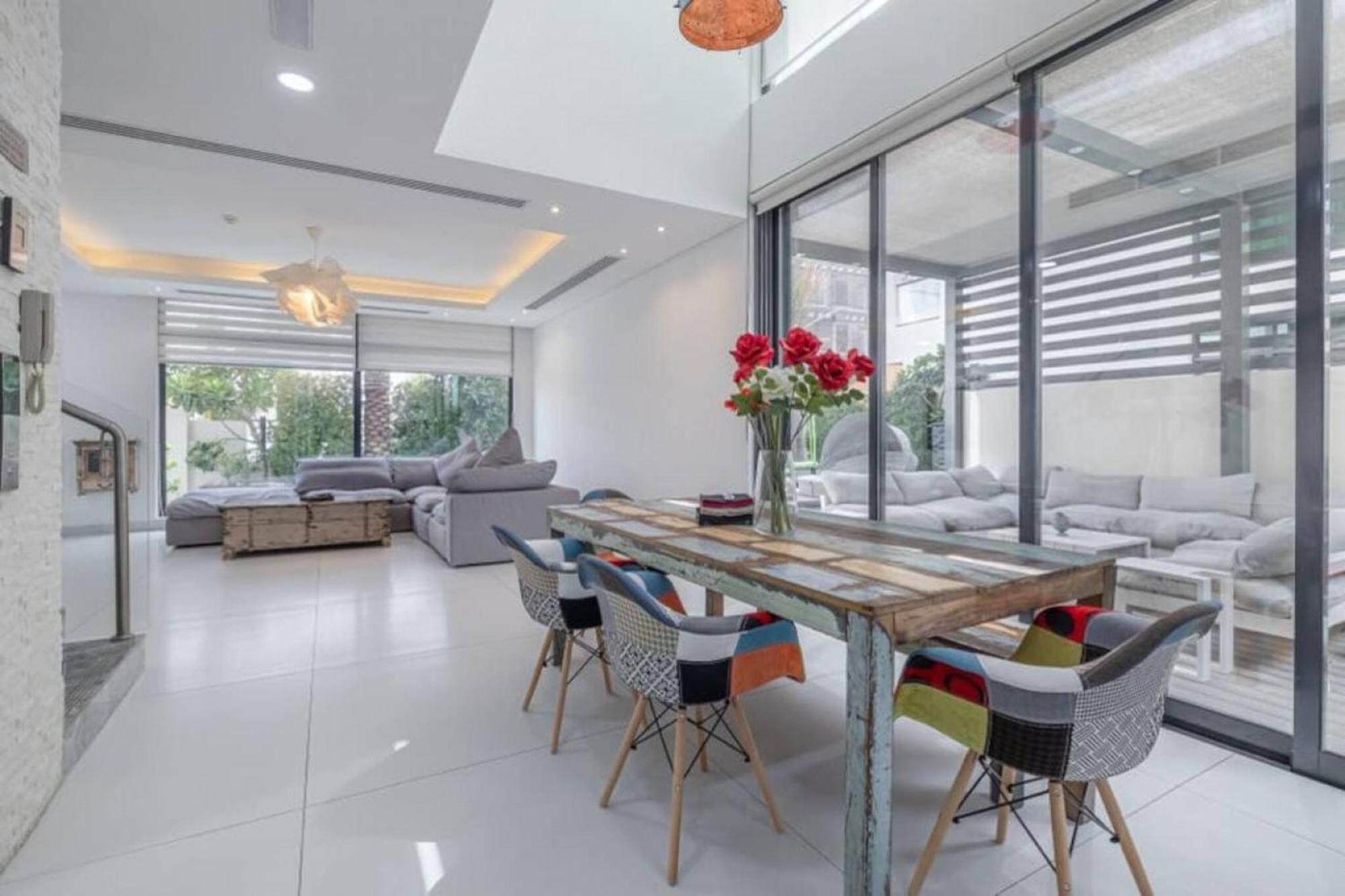 Holiday home Coastal Themed 4br Townhouse With Pool In Jvc