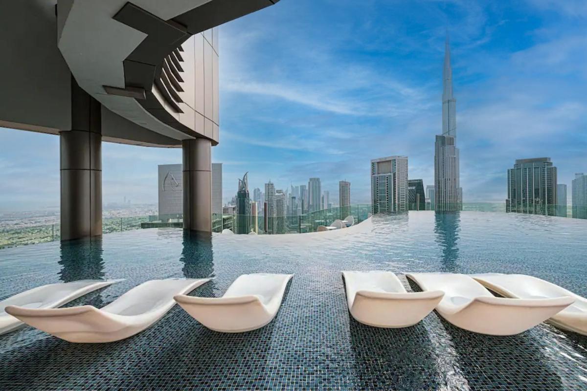 5 Star High Rise Luxury Apartment, Infinity Pool With Stunning Burj View - Brand New