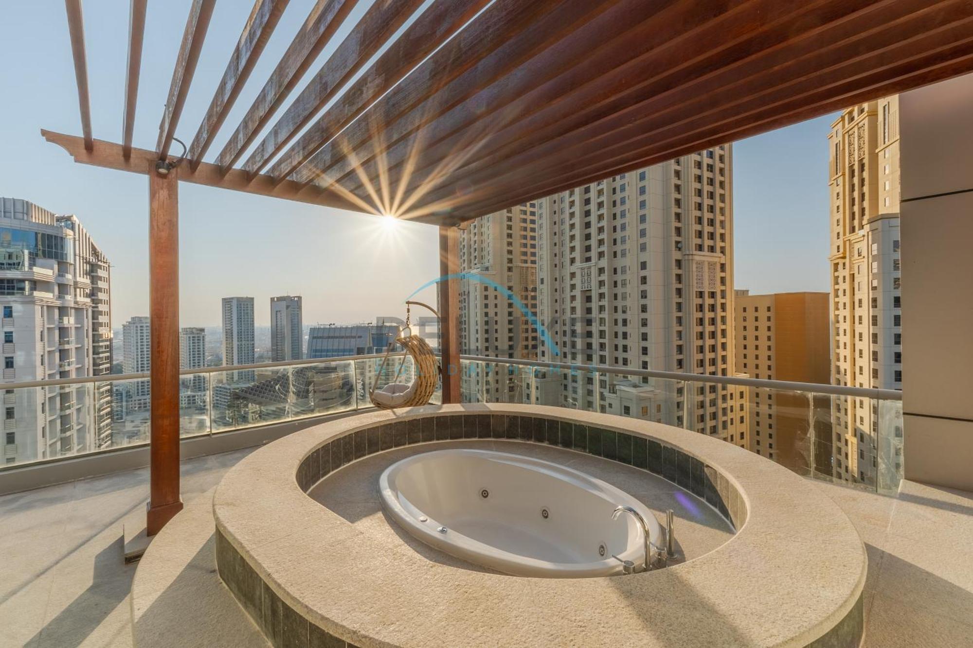 Apartment Contemporary 2br With Own Outdoor Jacuzzi In The Point, Marina By Deluxe Homes
