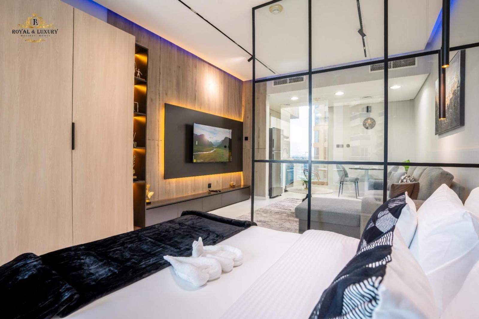 Modern At The Crescent Tower B, Impz - In The Heart Of Dubai