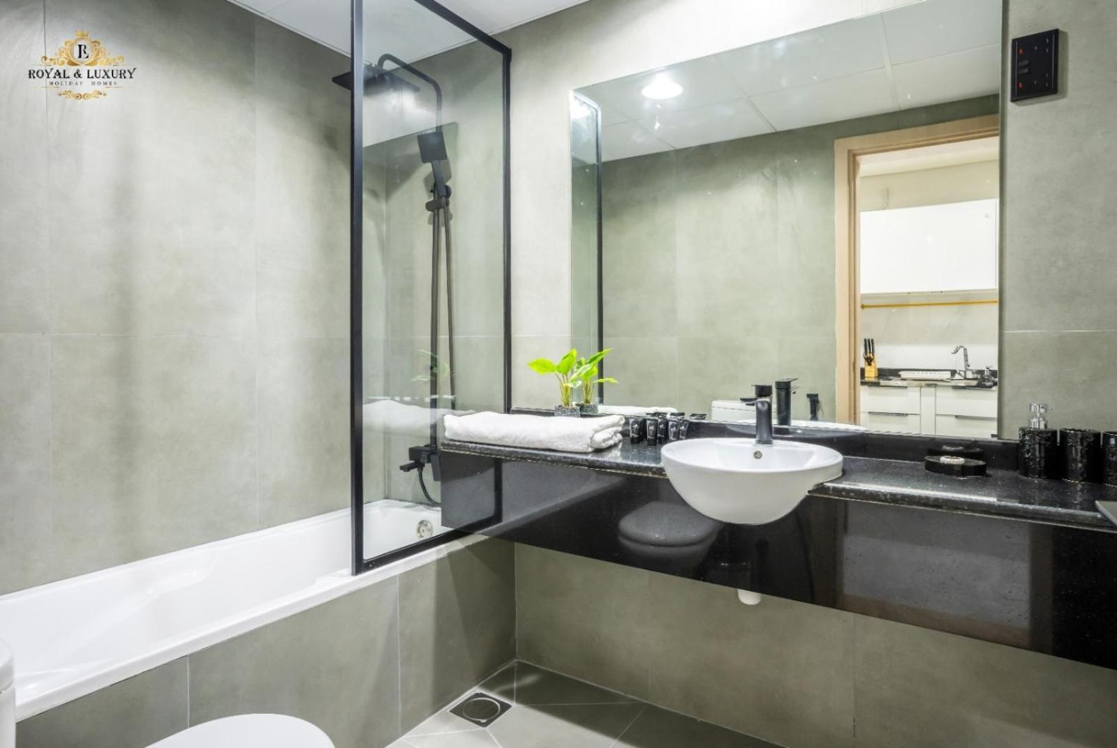 Modern At The Crescent Tower B, Impz - In The Heart Of * Dubai