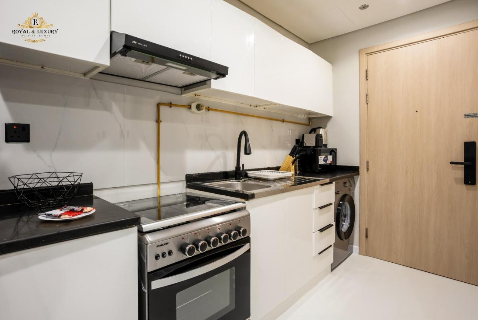Modern At The Crescent Tower B, Impz - In The Heart Of * Dubai