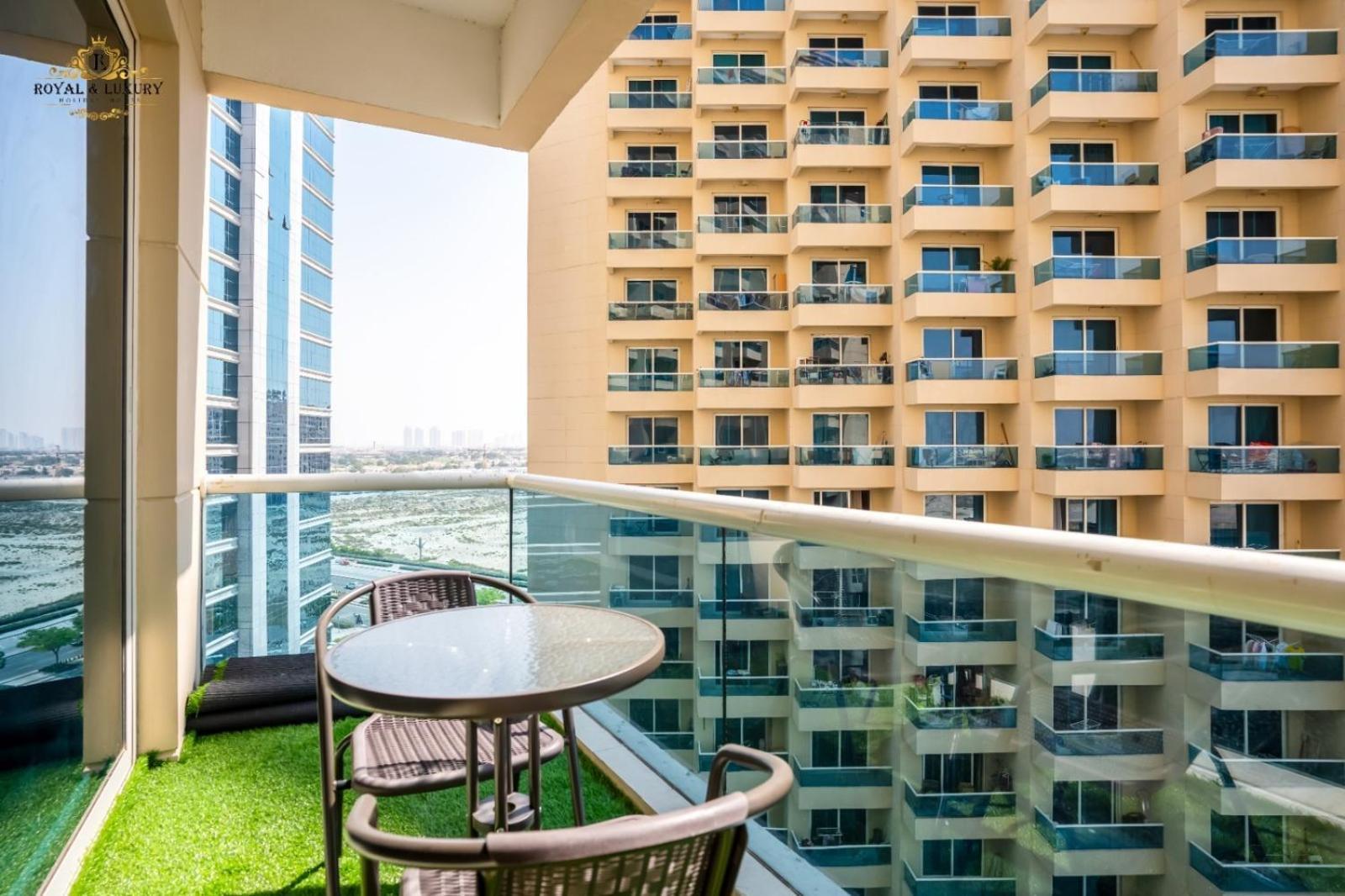Modern At The Crescent Tower B, Impz - In The Heart Of * Dubai