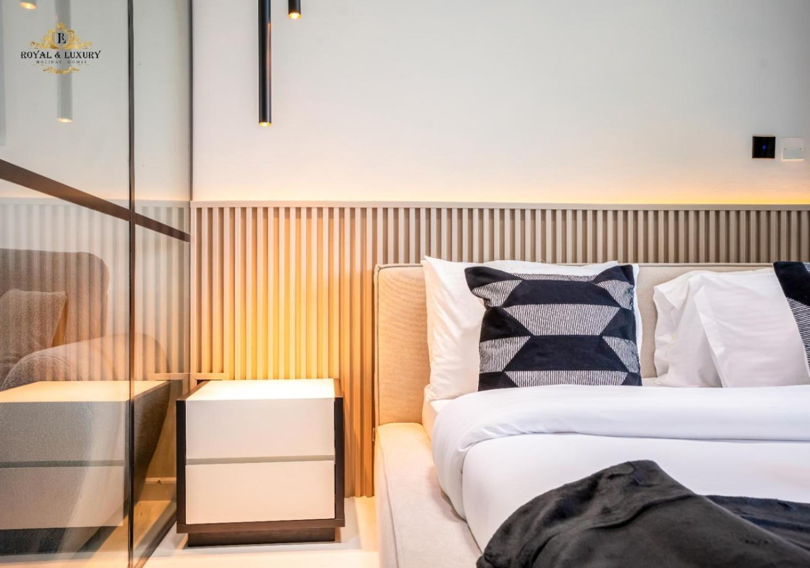 Modern At The Crescent Tower B, Impz - In The Heart Of