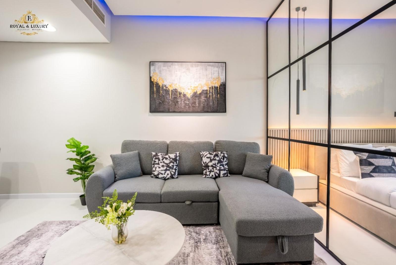 Modern At The Crescent Tower B, Impz - In The Heart Of