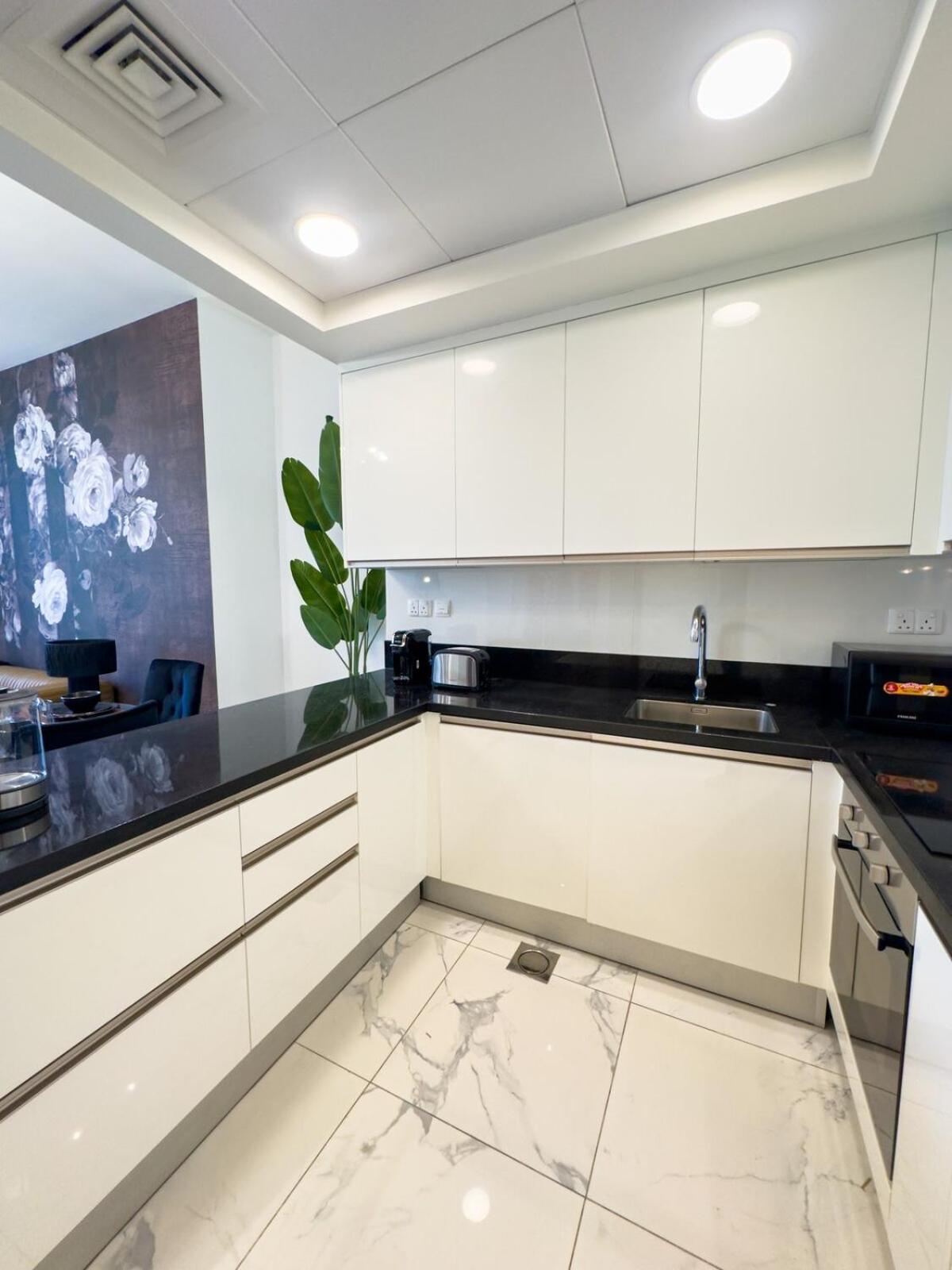 Apartment Luxury Meets Serenity 2br In Noura Tower