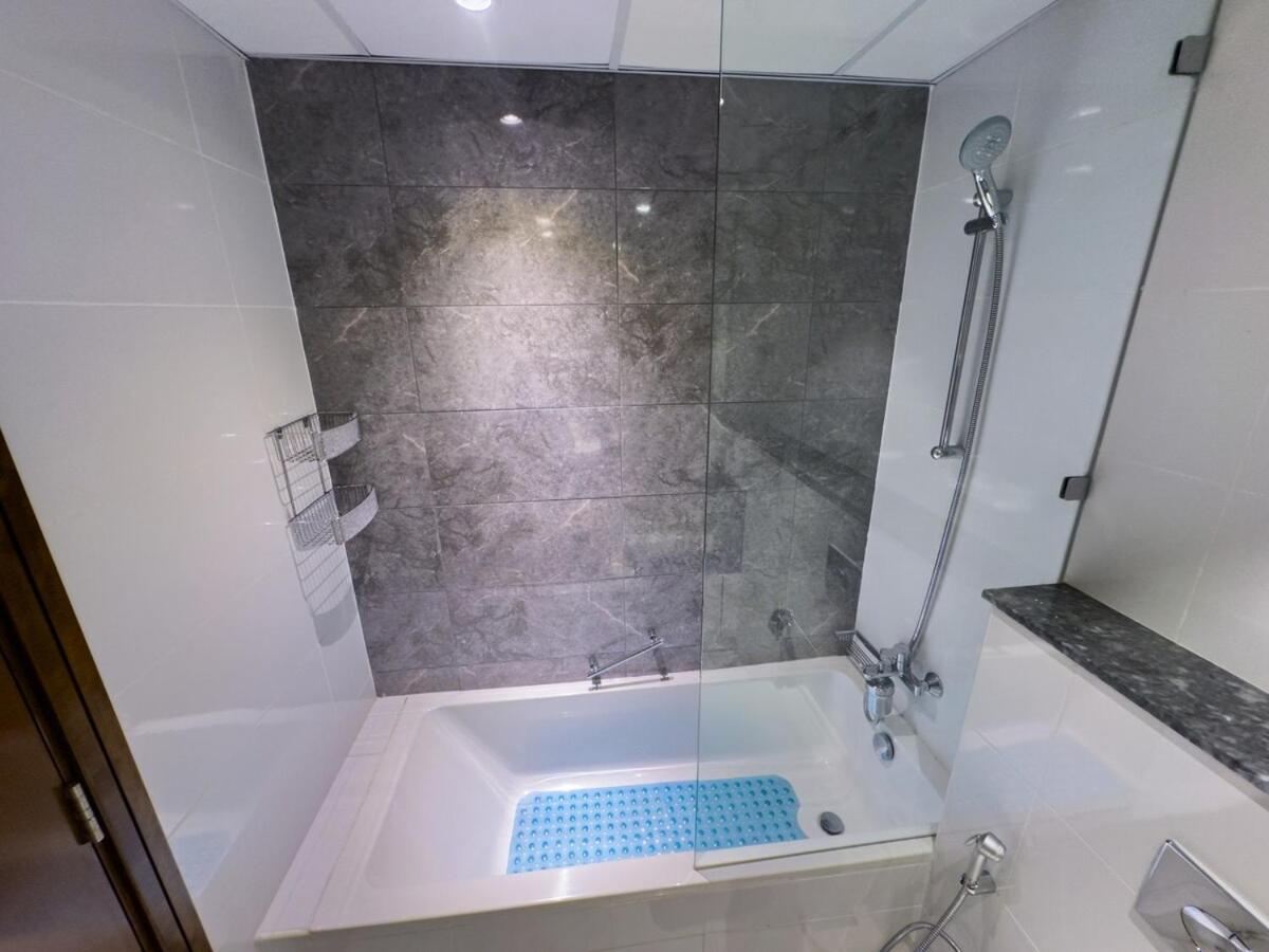Luxury Meets Serenity 2br In Noura Tower *