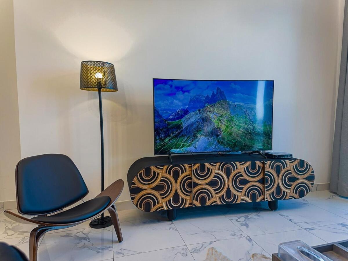 Apartment Luxury Meets Serenity 2br In Noura Tower