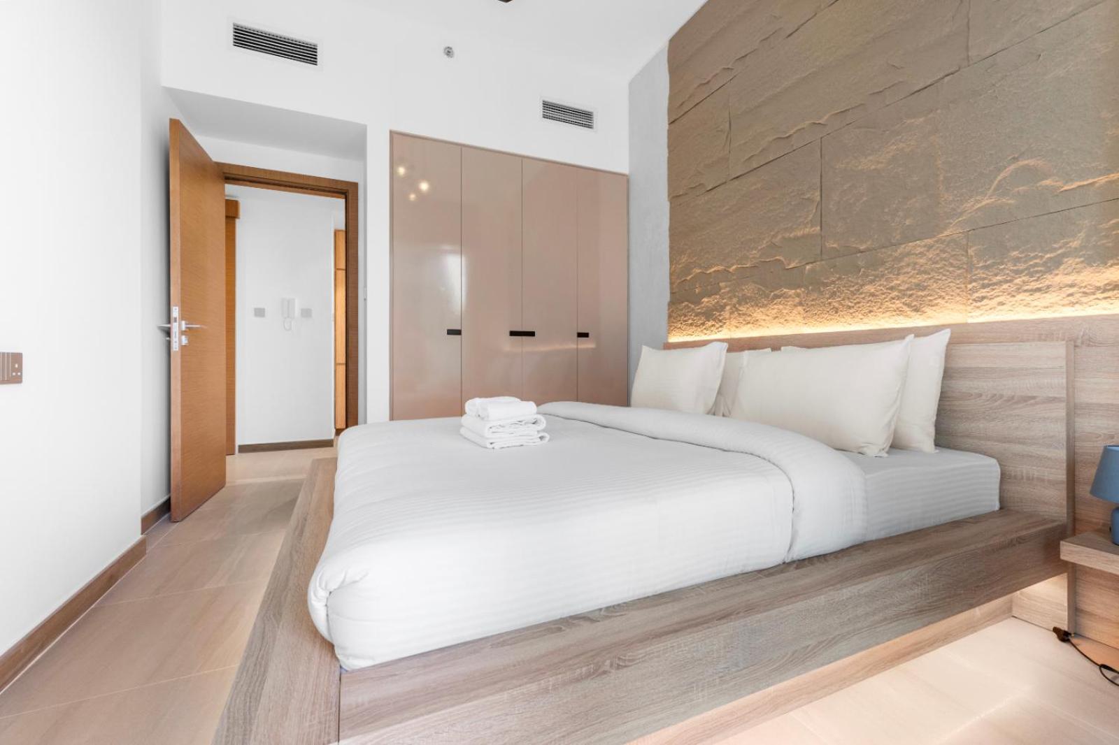 Exceptional 1br 5 Mins Burj Khalifa With Gaming Apartment *