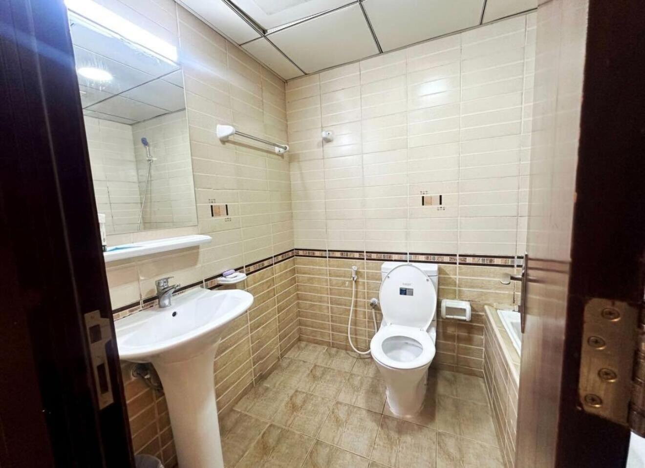 The Junction Partition In Barsha Heights Homestay *