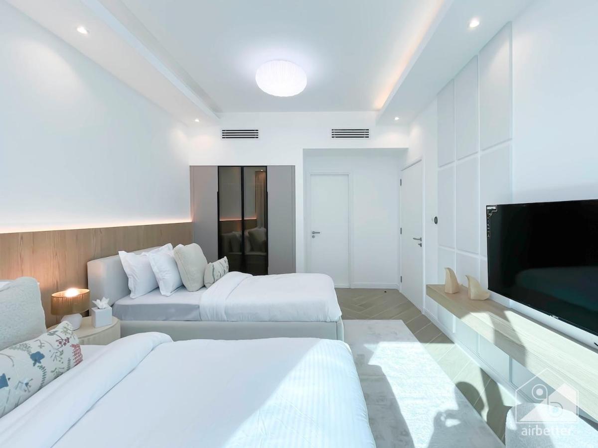 Spacious 2b With Full Marina Views - Delphine