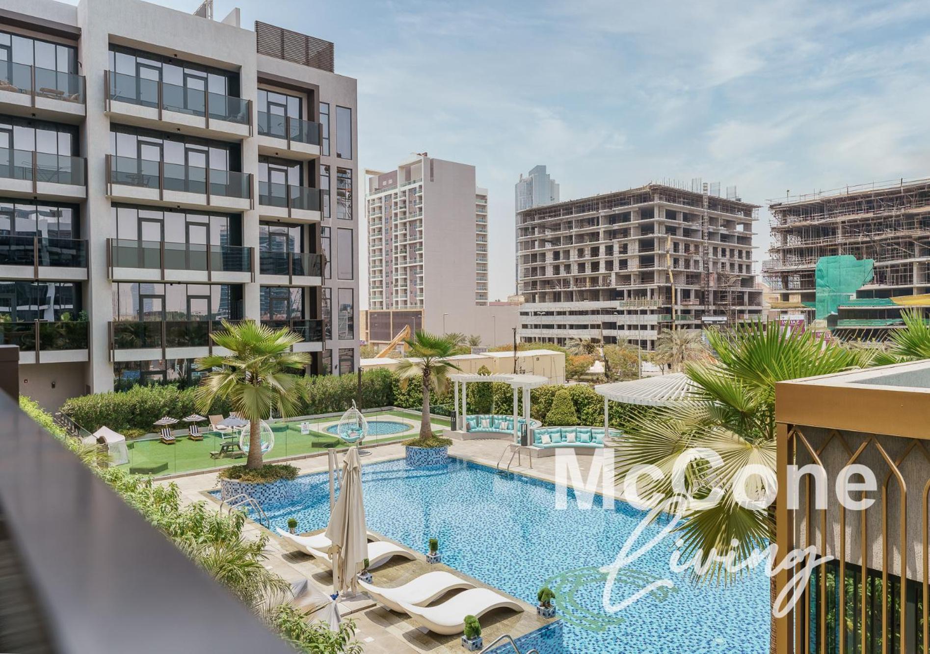 Upscale 2br With Private Terrace & Pool View Apartment Dubai