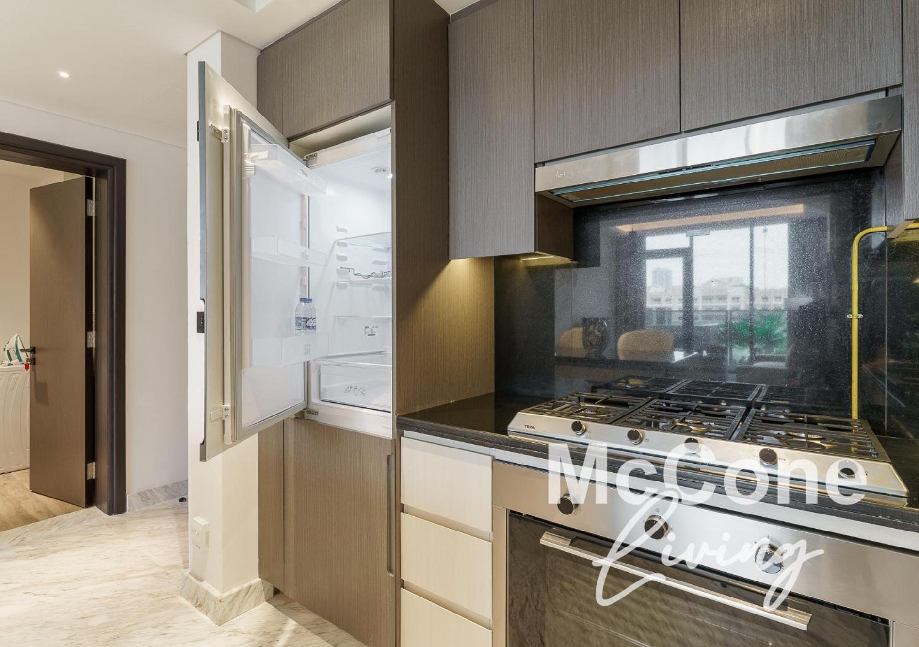 Upscale 2br With Private Terrace & Pool View Apartment *