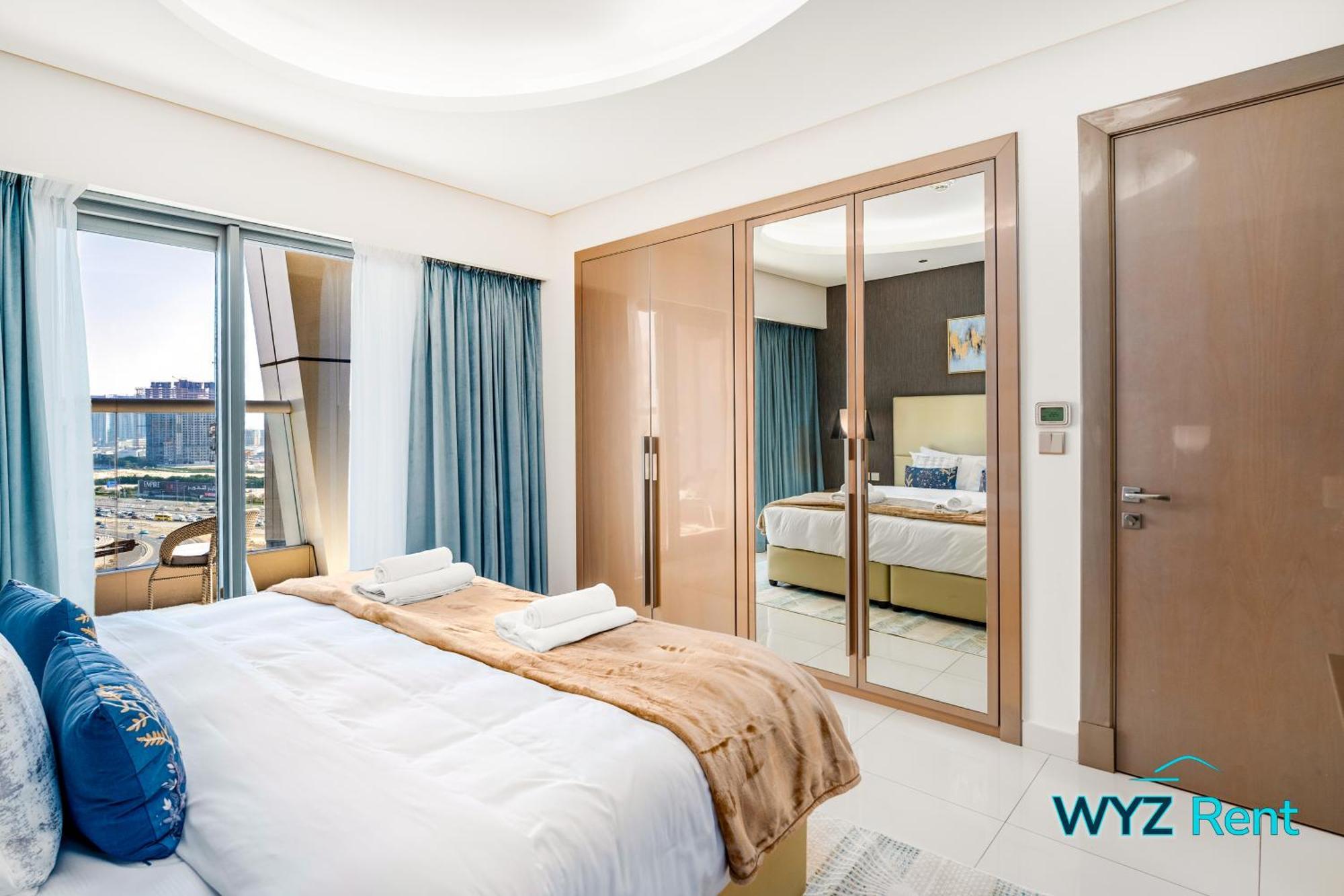 Glamorous 2br In Damac Paramount Tower Apartment *